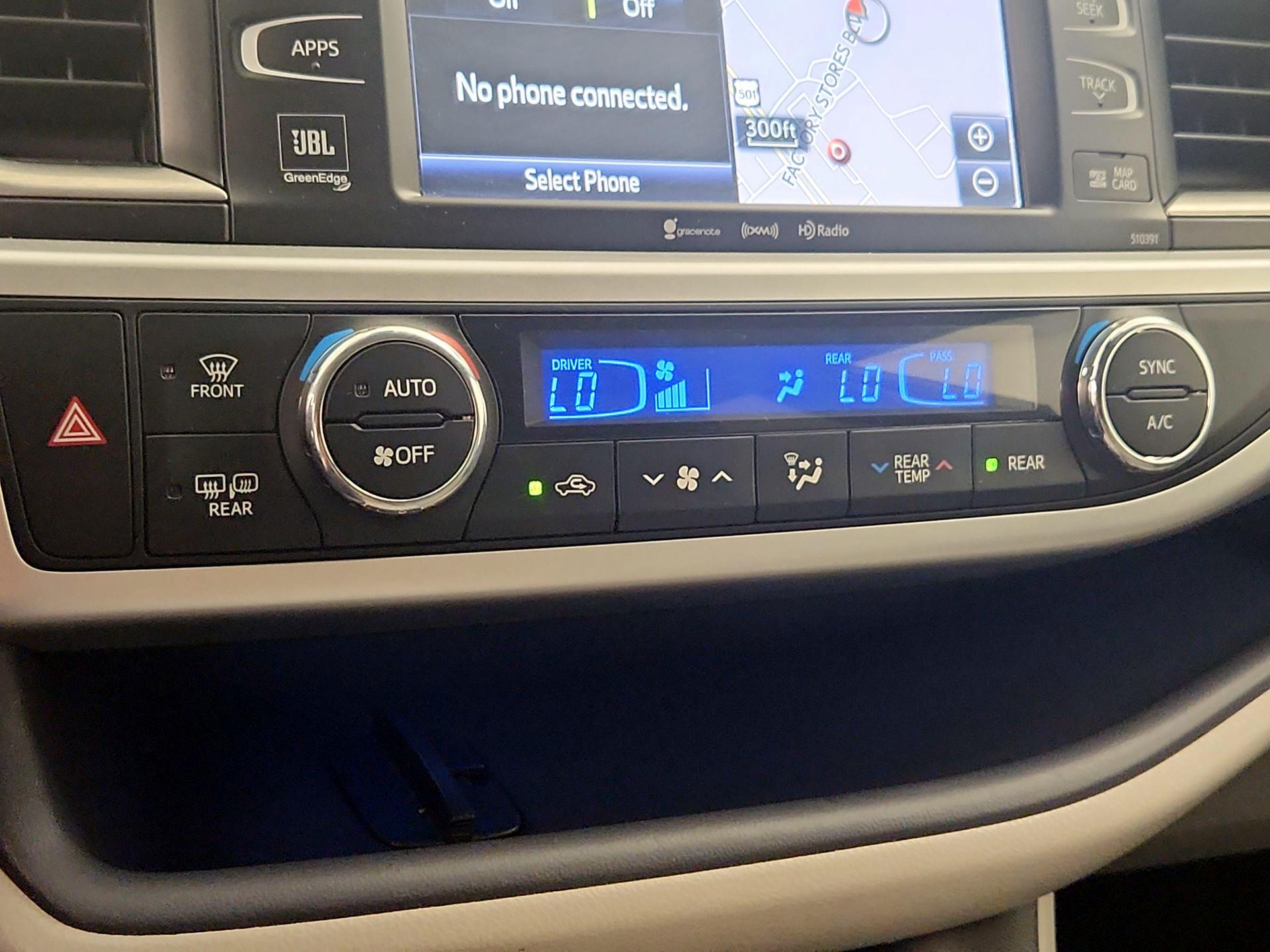 Thumbnail: 2019 Toyota Highlander - 16