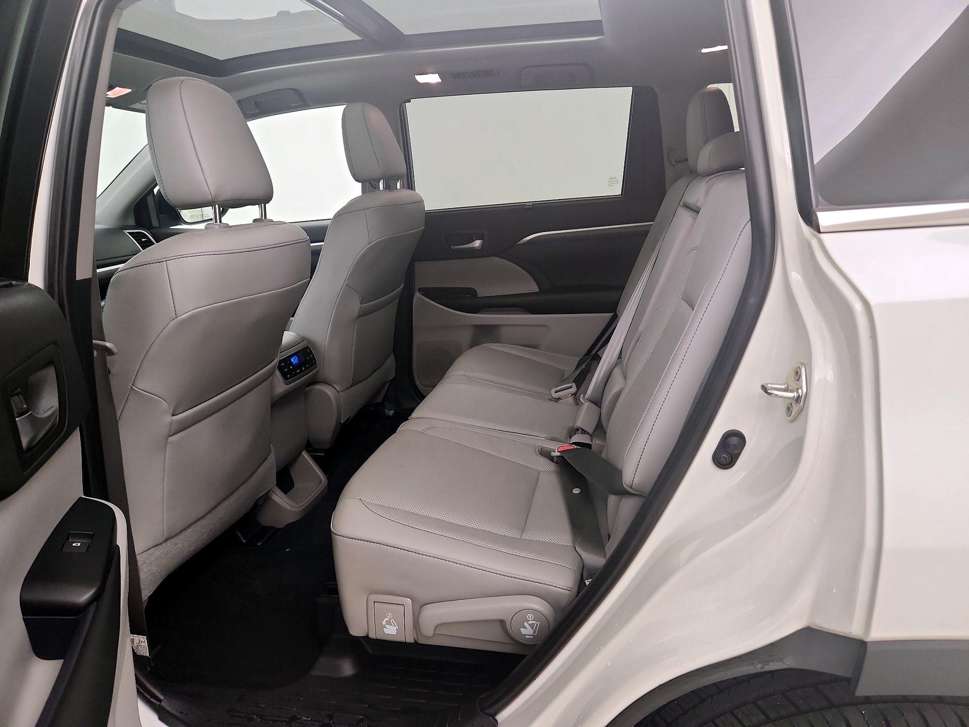 Thumbnail: 2019 Toyota Highlander - 20