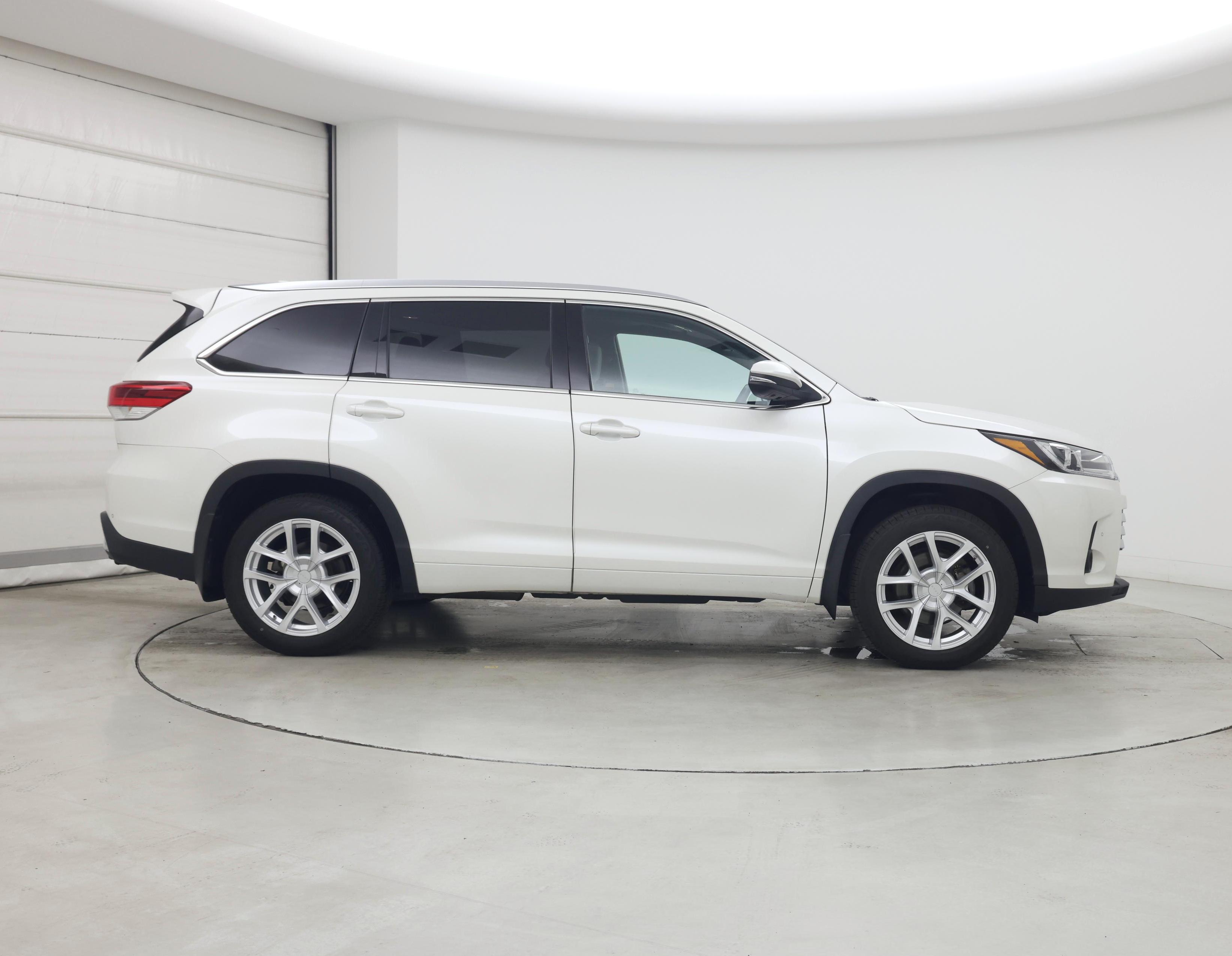 Thumbnail: 2019 Toyota Highlander - 7