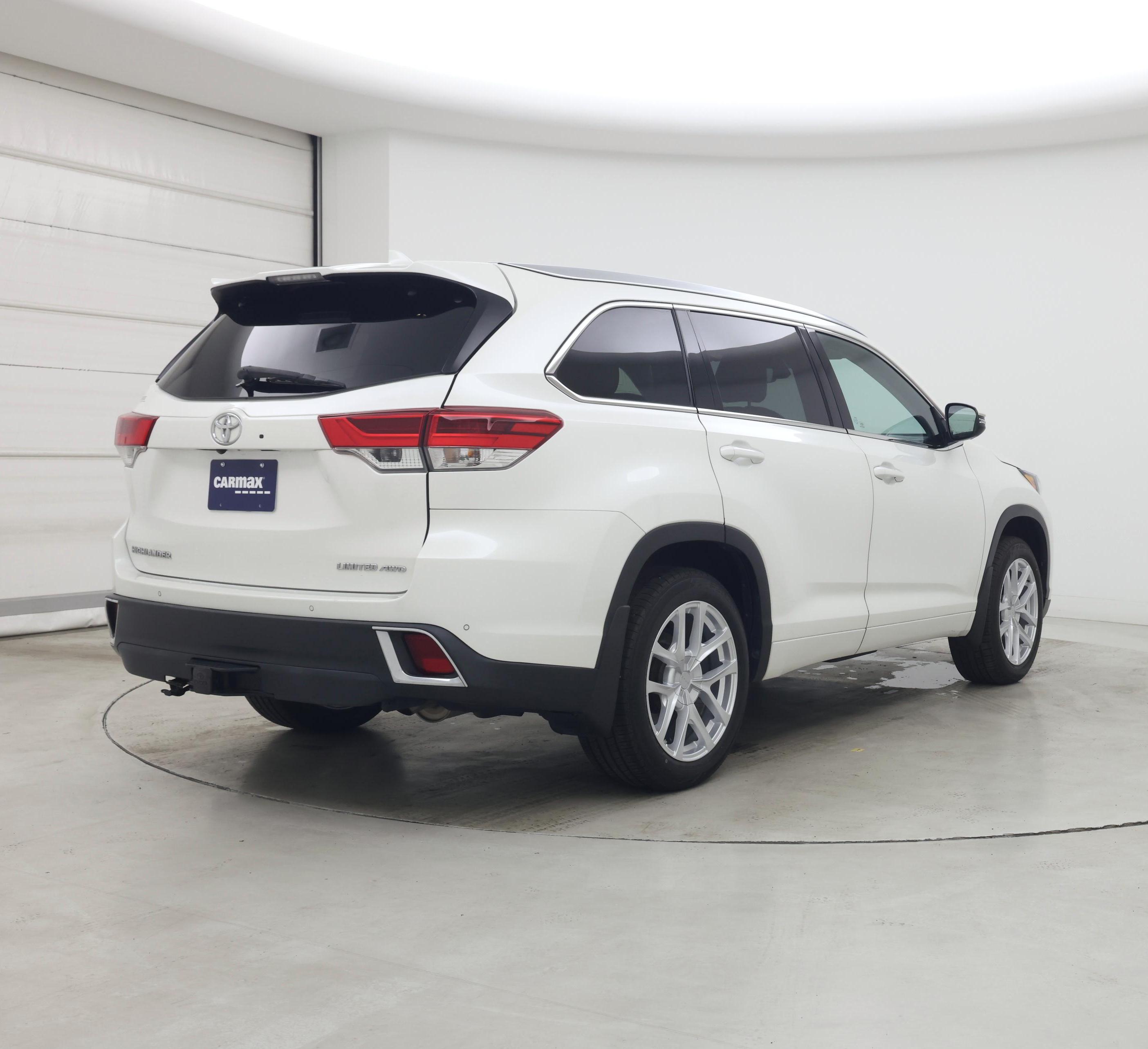 Thumbnail: 2019 Toyota Highlander - 8