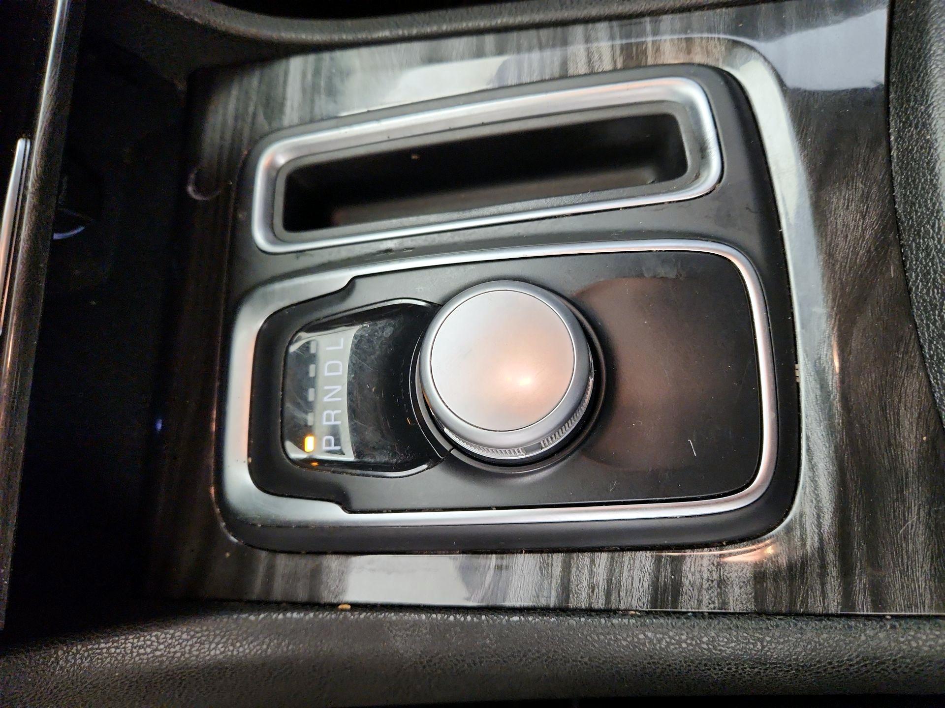 Thumbnail: 2021 Chrysler 300 - 17
