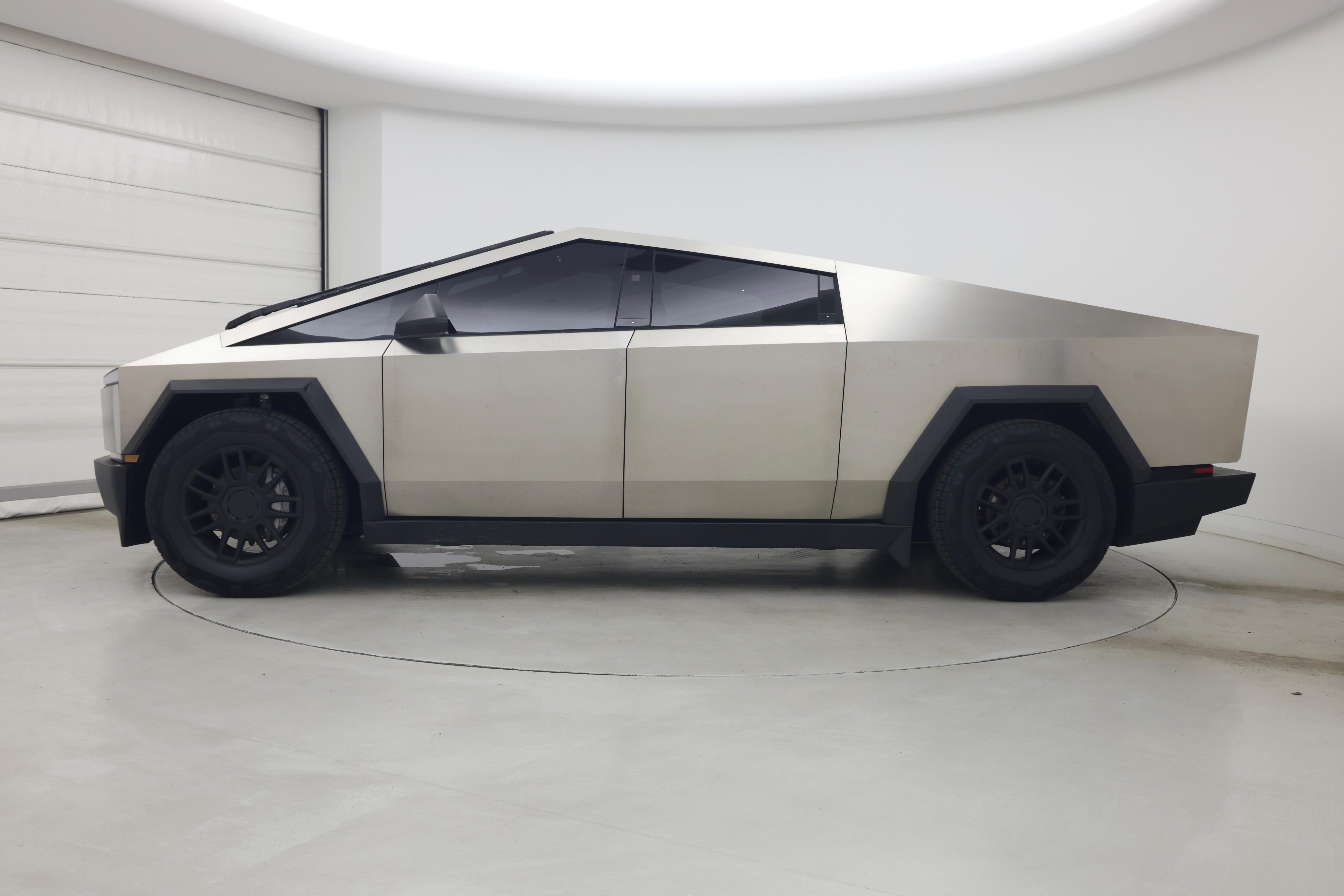 Thumbnail: 2024 Tesla Cybertruck - 3