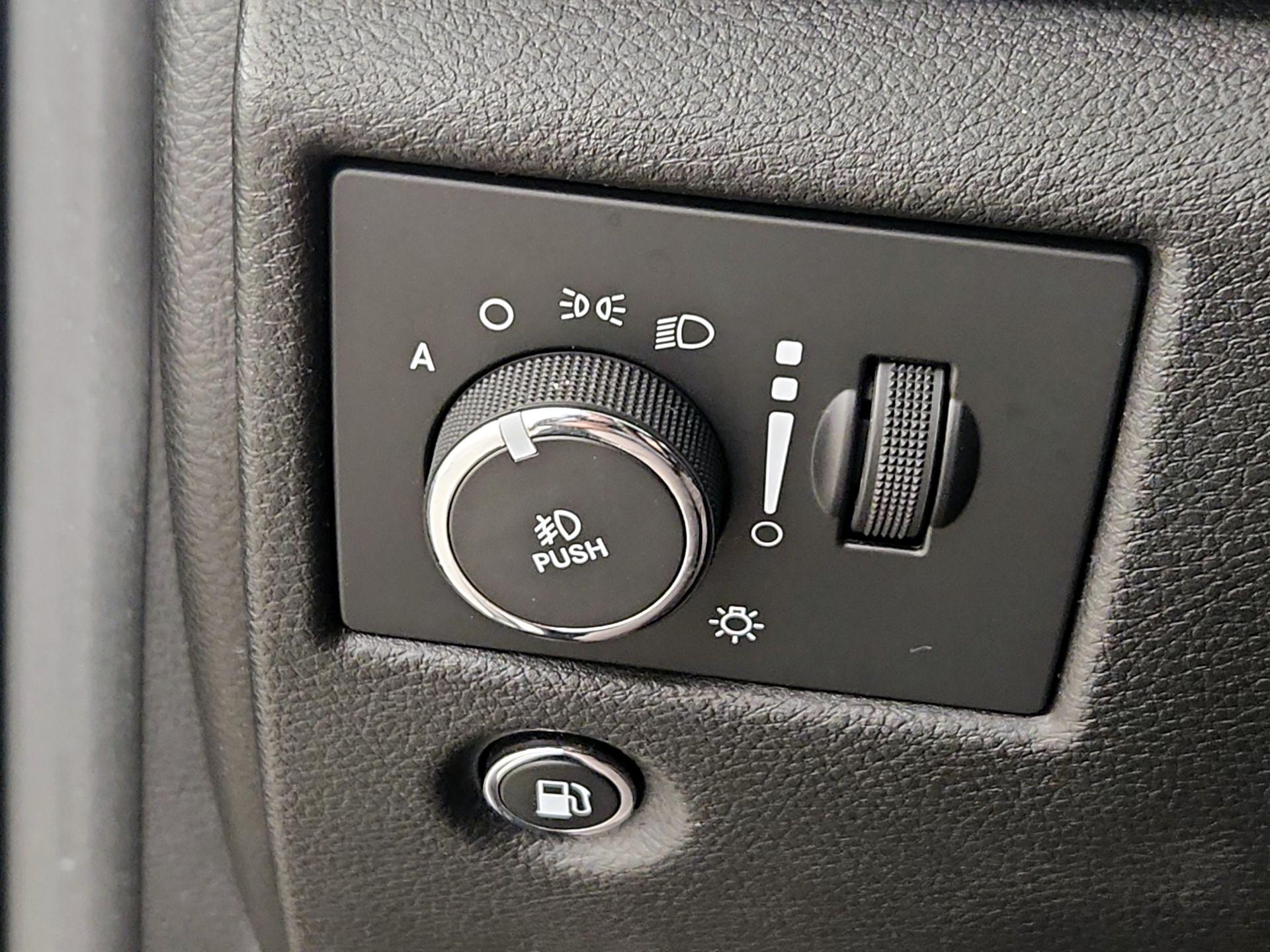 Thumbnail: 2015 Jeep Grand Cherokee - 13
