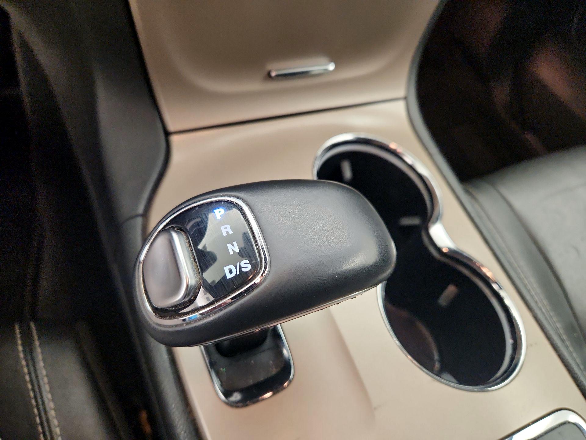 Thumbnail: 2015 Jeep Grand Cherokee - 18