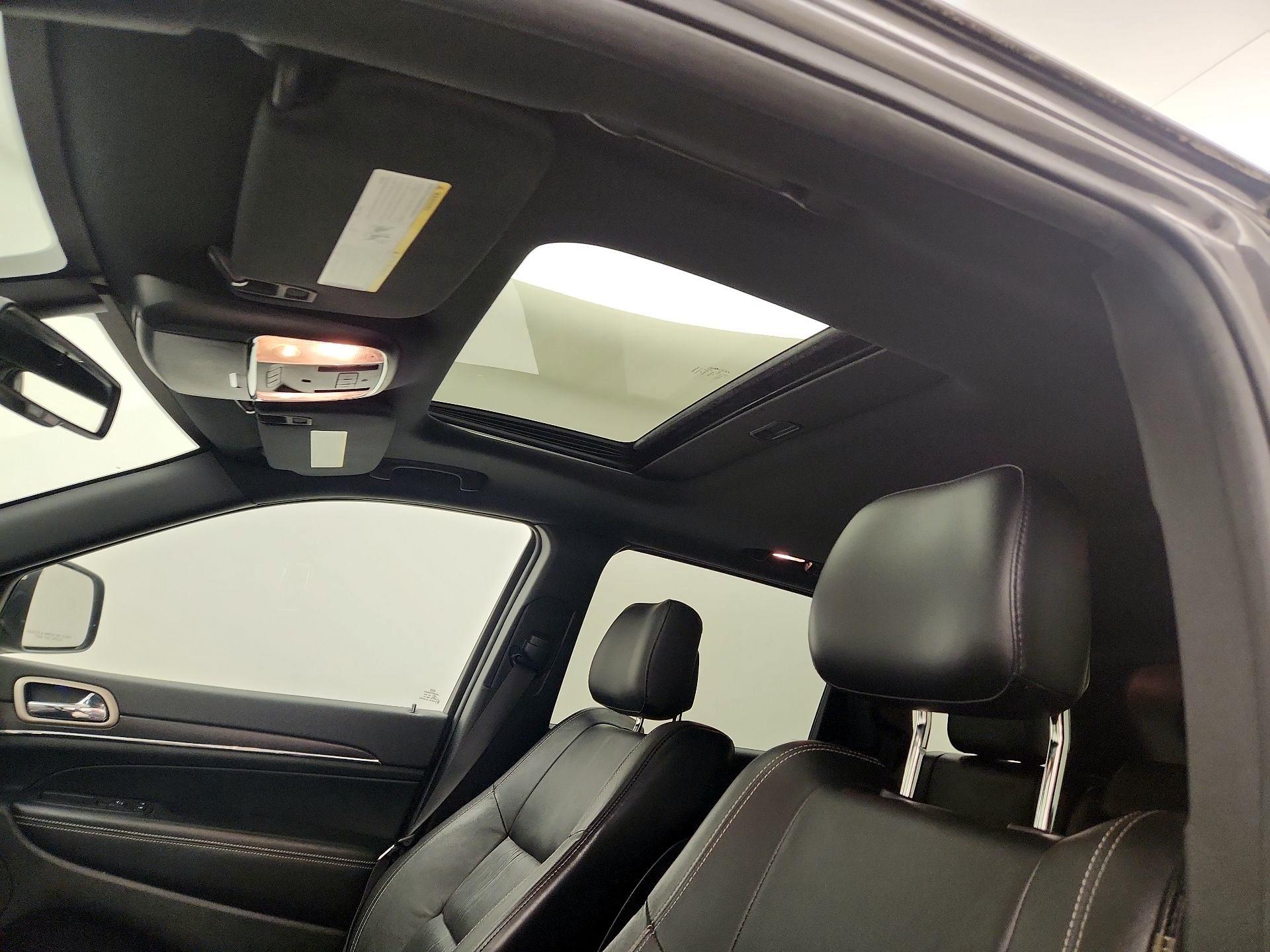 Thumbnail: 2015 Jeep Grand Cherokee - 20