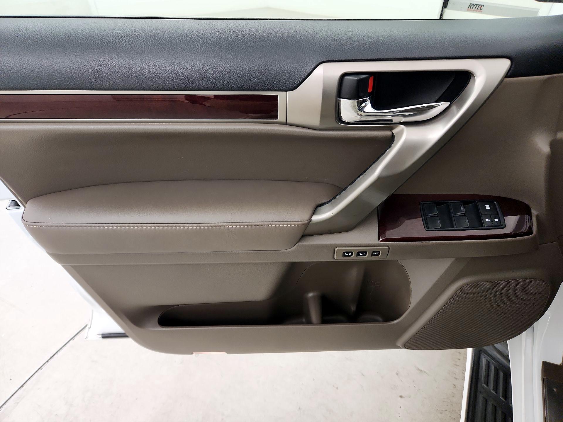 Thumbnail: 2016 Lexus GX - 12
