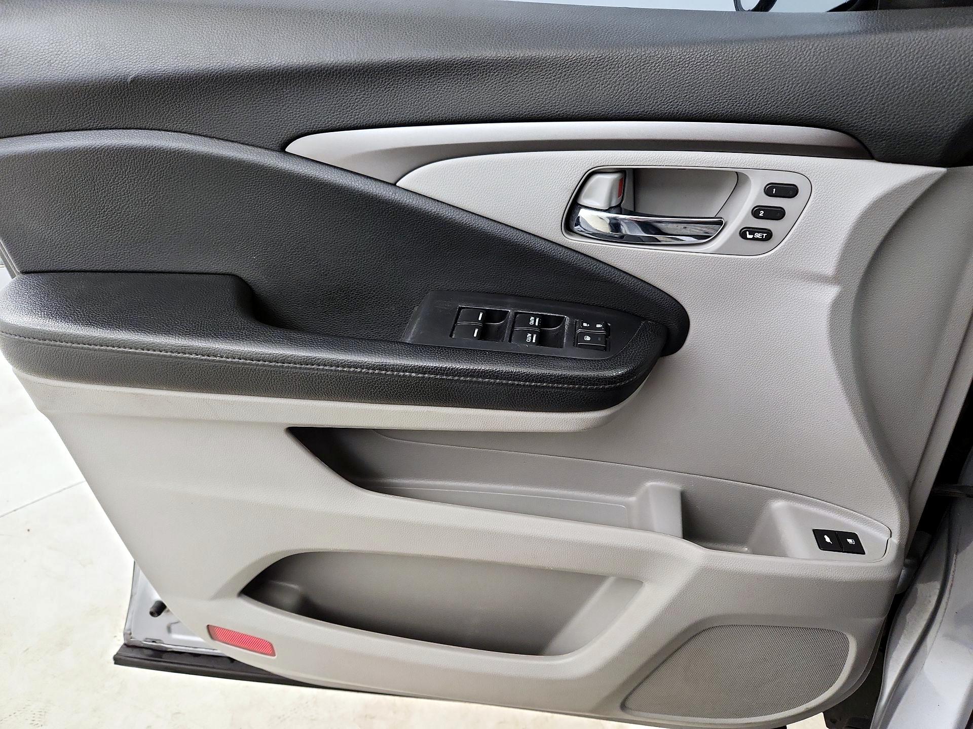 Thumbnail: 2019 Honda Pilot - 12