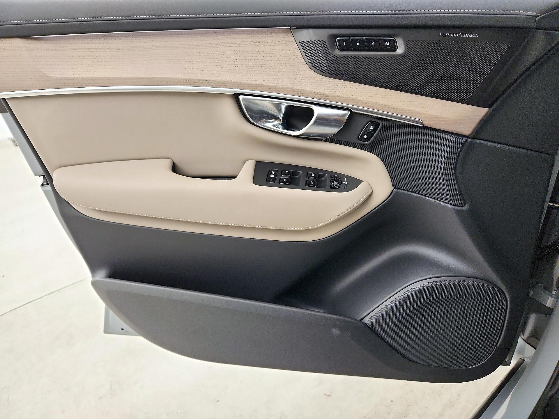 Thumbnail: 2025 Volvo XC90 - 12