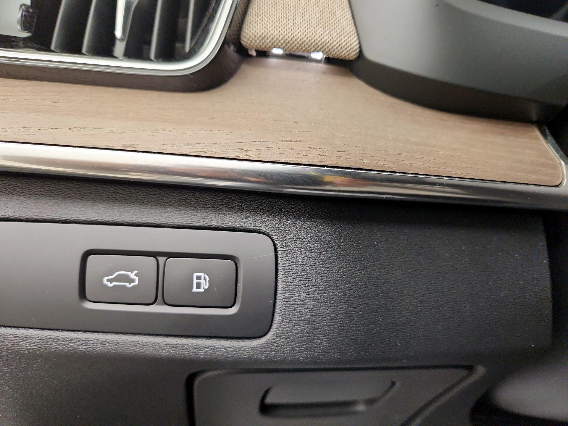 Thumbnail: 2025 Volvo XC90 - 13