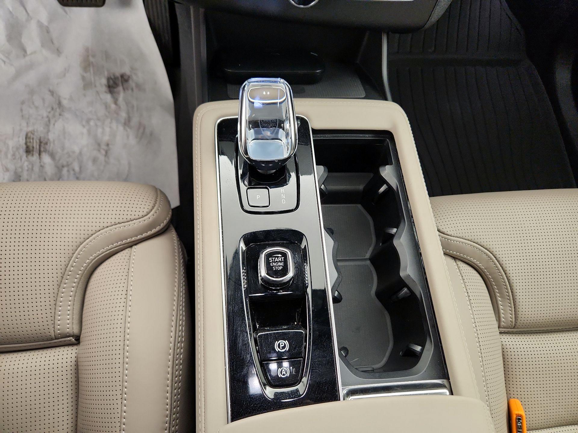 Thumbnail: 2025 Volvo XC90 - 18