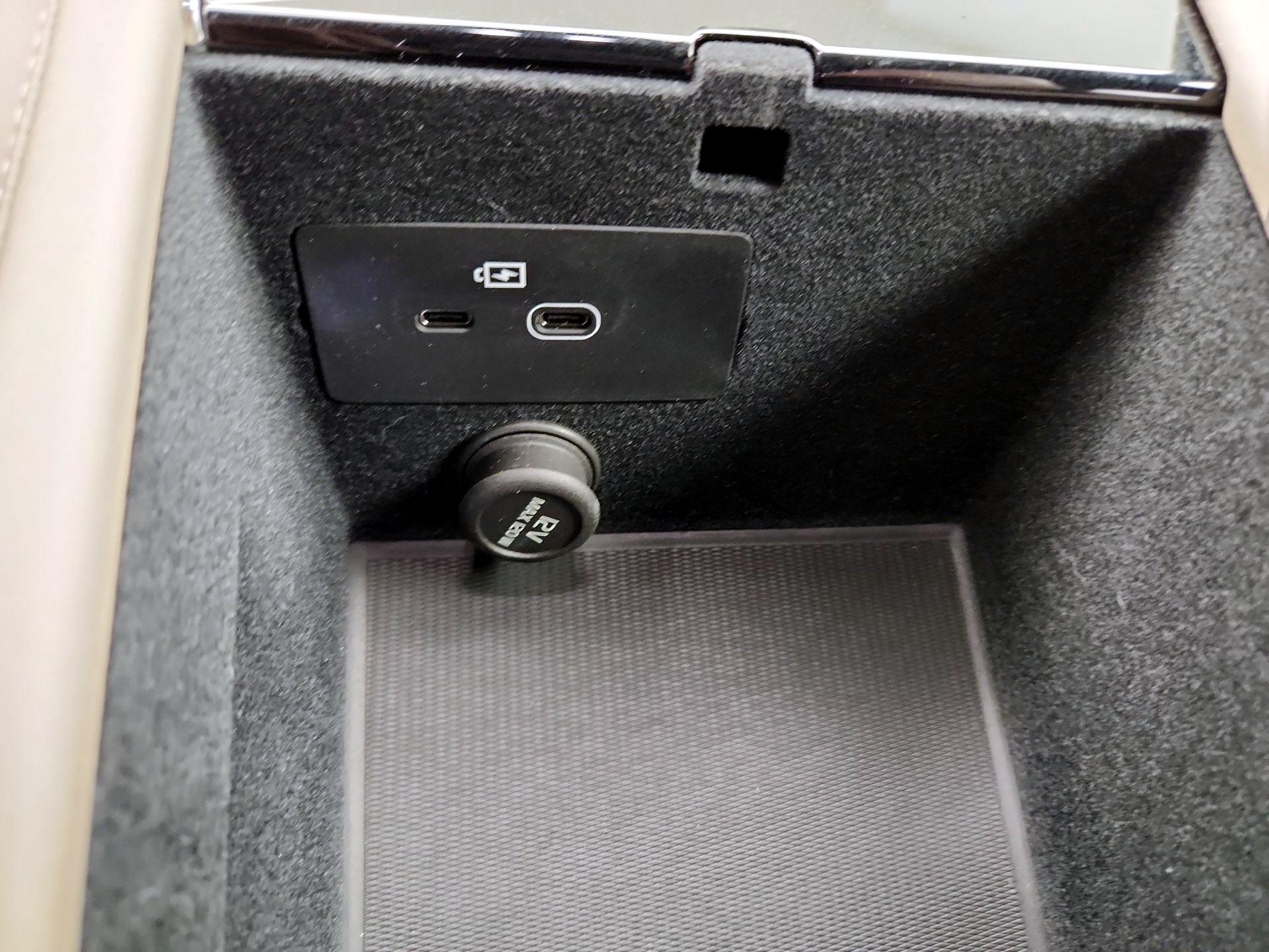 Thumbnail: 2025 Volvo XC90 - 19