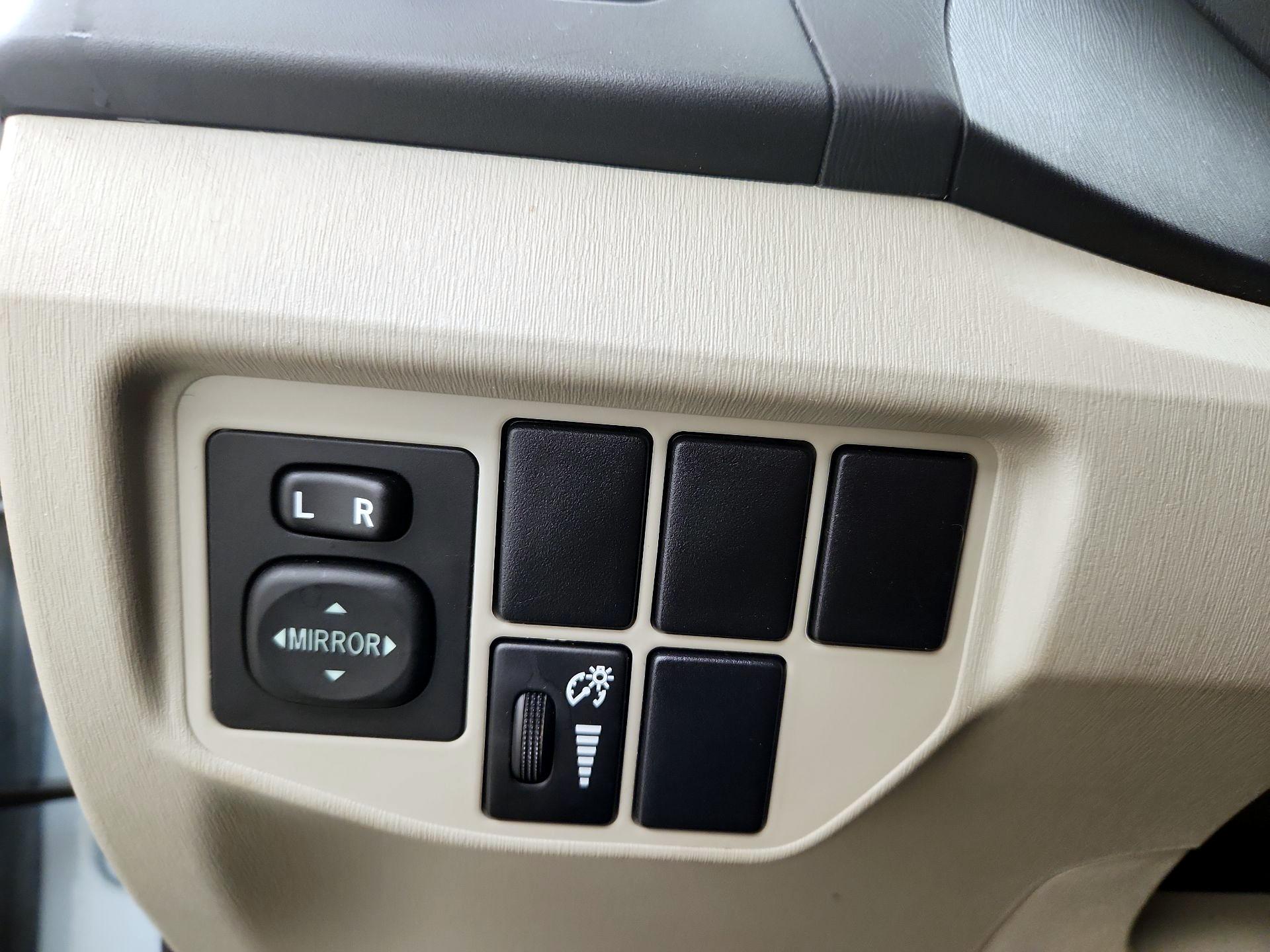 Thumbnail: 2014 Toyota Prius - 13