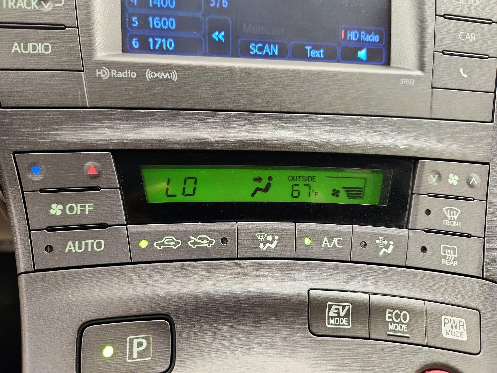 Thumbnail: 2014 Toyota Prius - 16