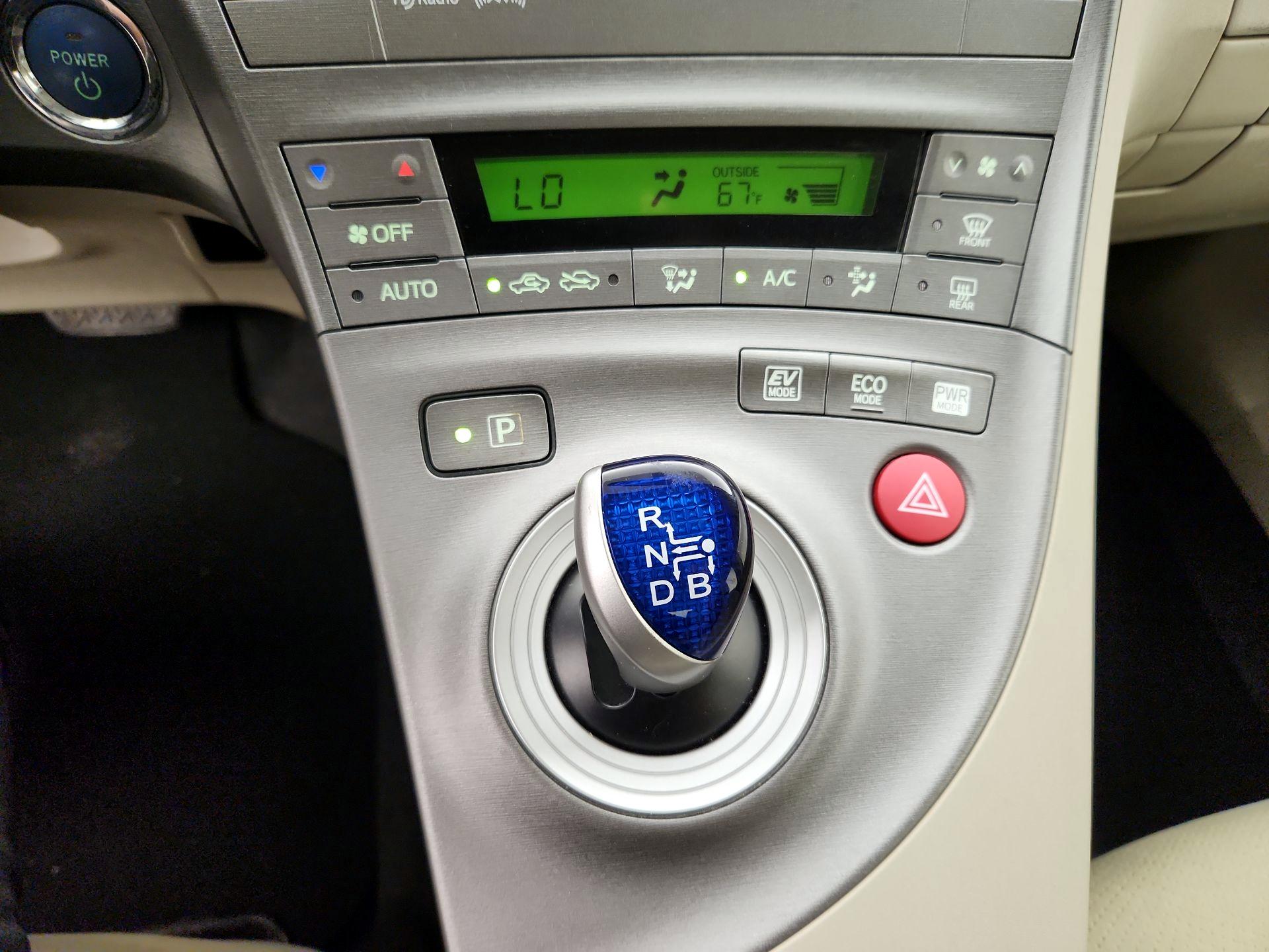 Thumbnail: 2014 Toyota Prius - 17