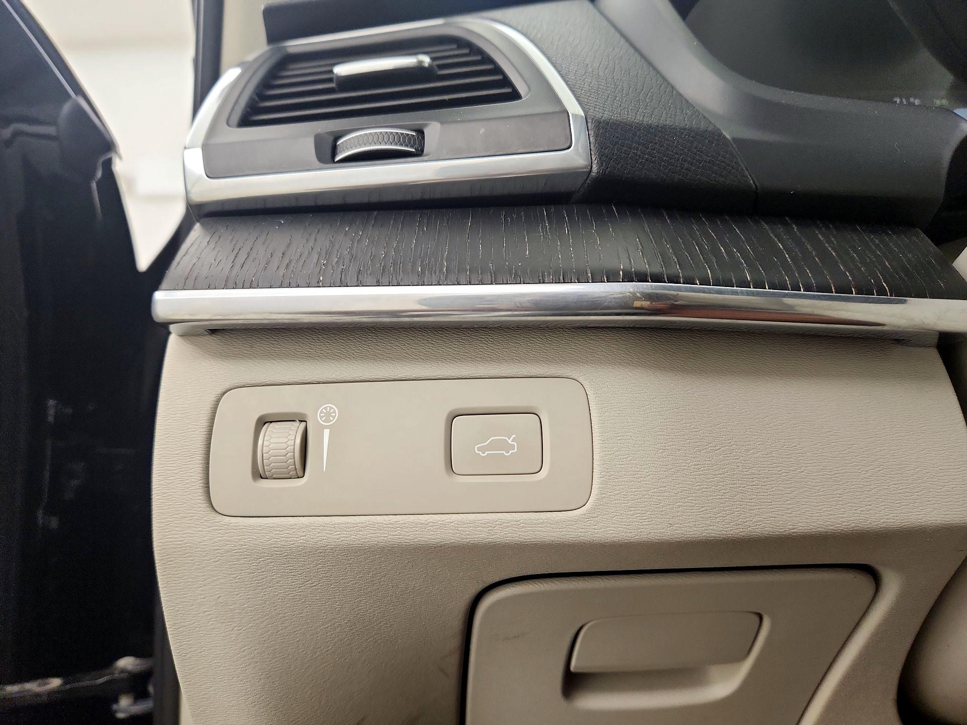 Thumbnail: 2020 Volvo XC90 - 13