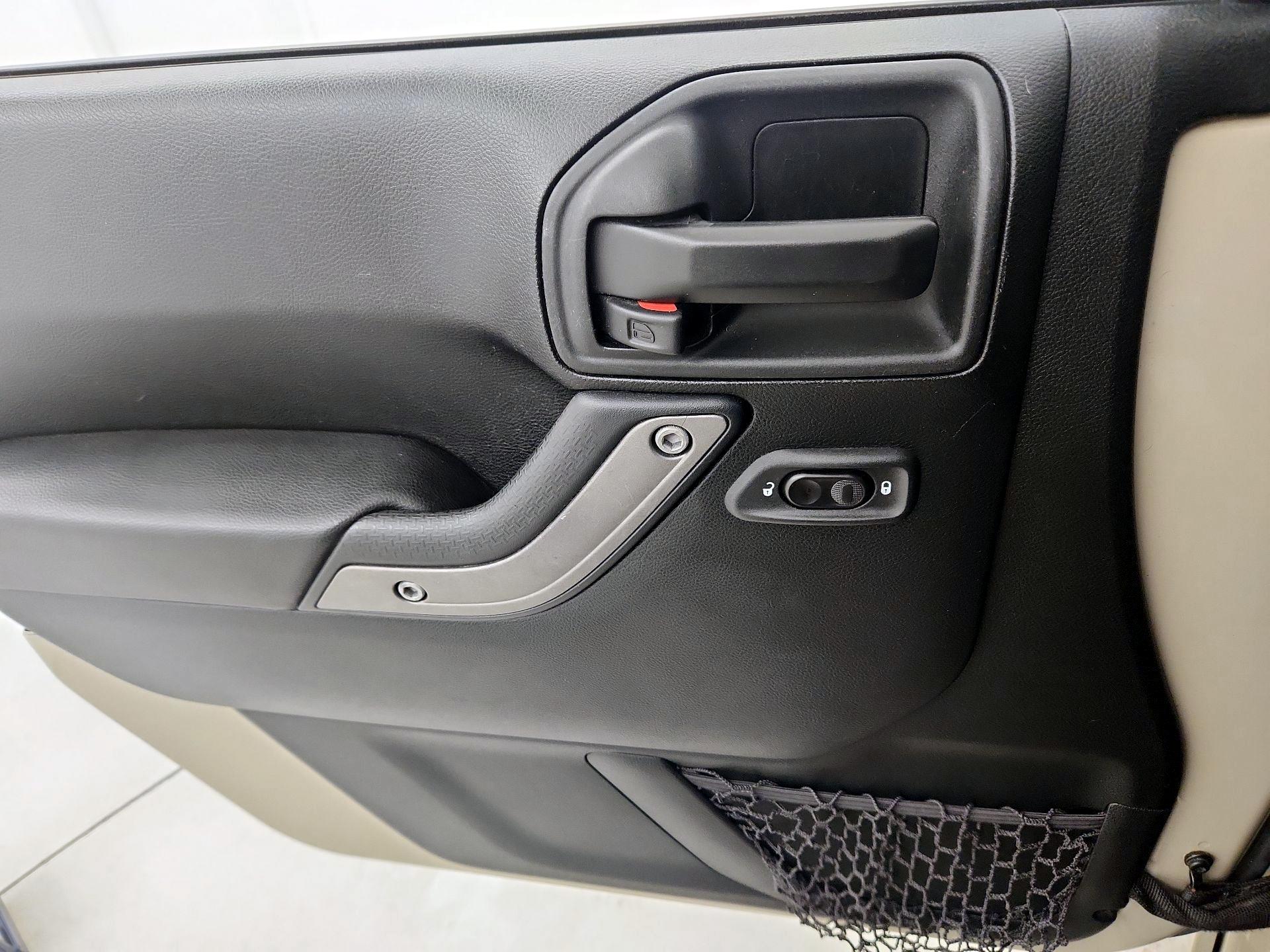 Thumbnail: 2017 Jeep Wrangler - 12