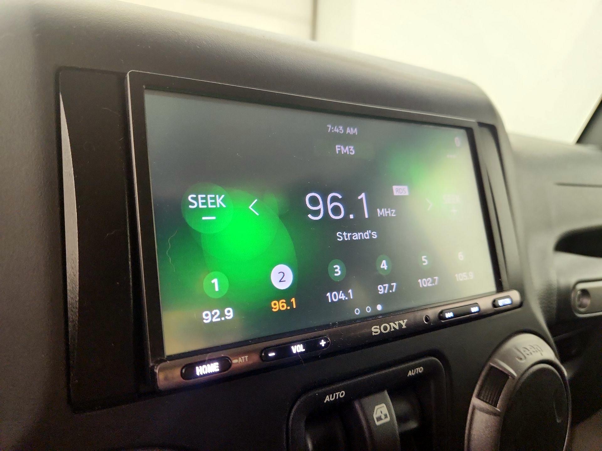 Thumbnail: 2017 Jeep Wrangler - 13