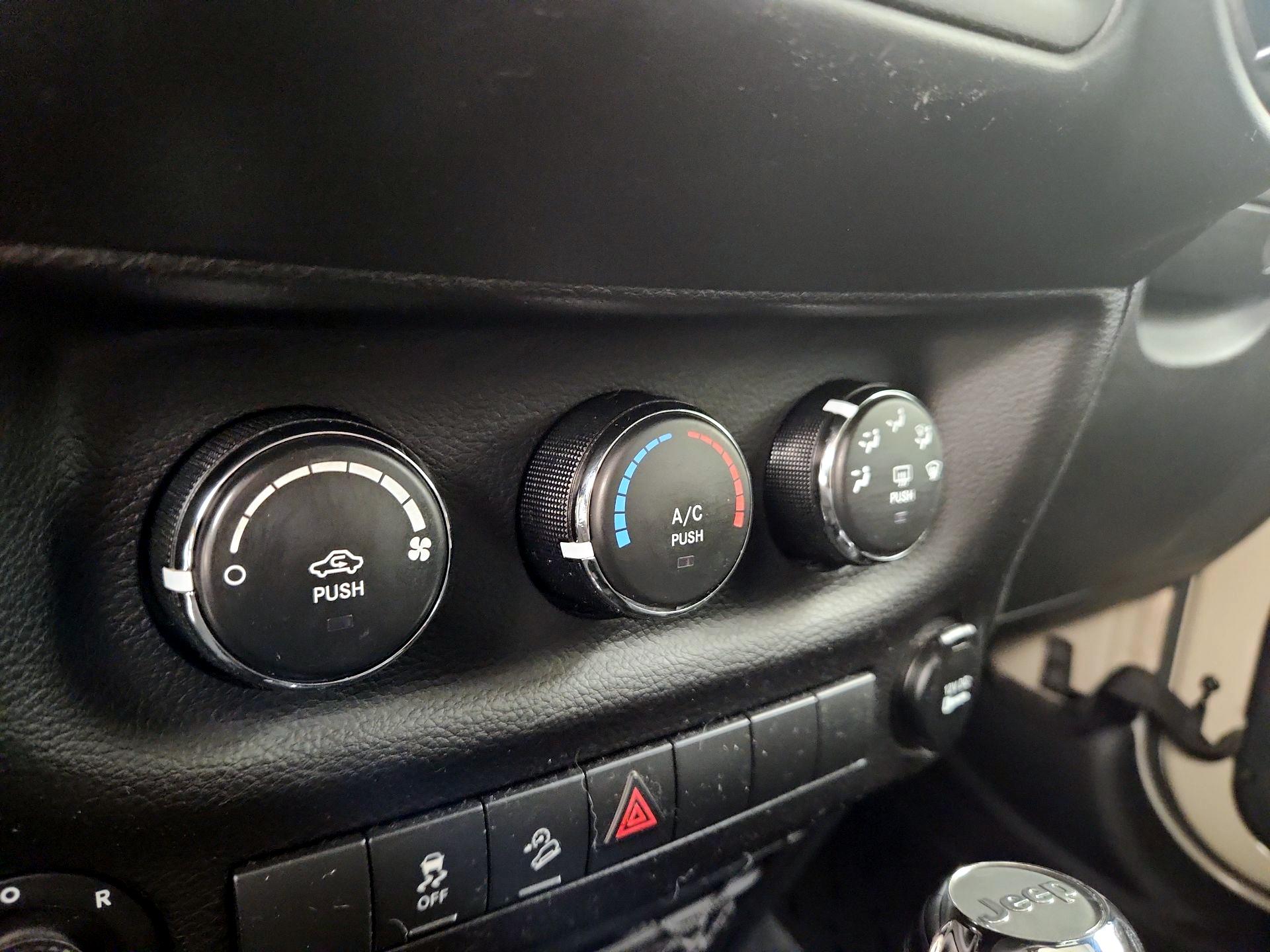 Thumbnail: 2017 Jeep Wrangler - 14