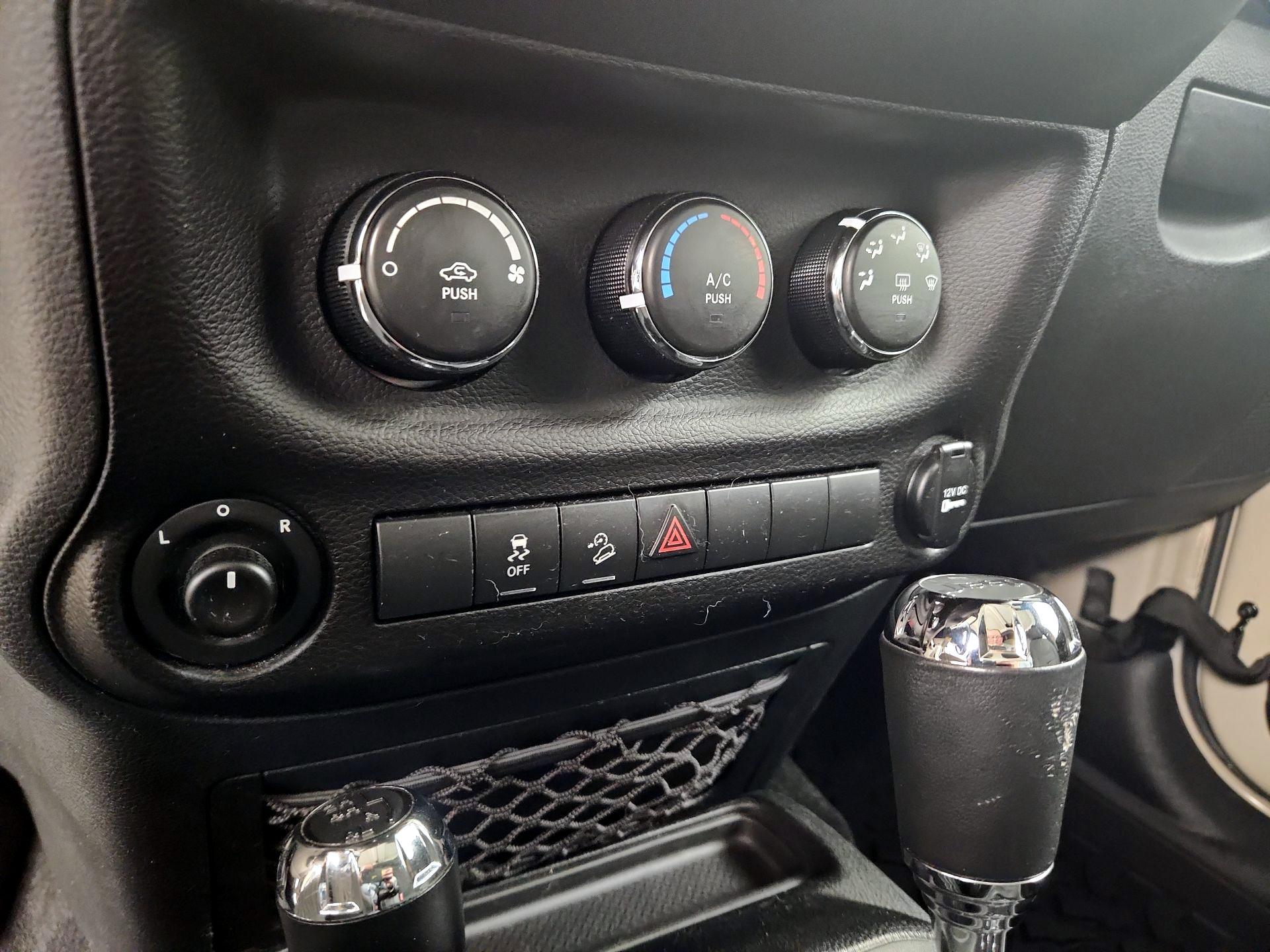 Thumbnail: 2017 Jeep Wrangler - 16