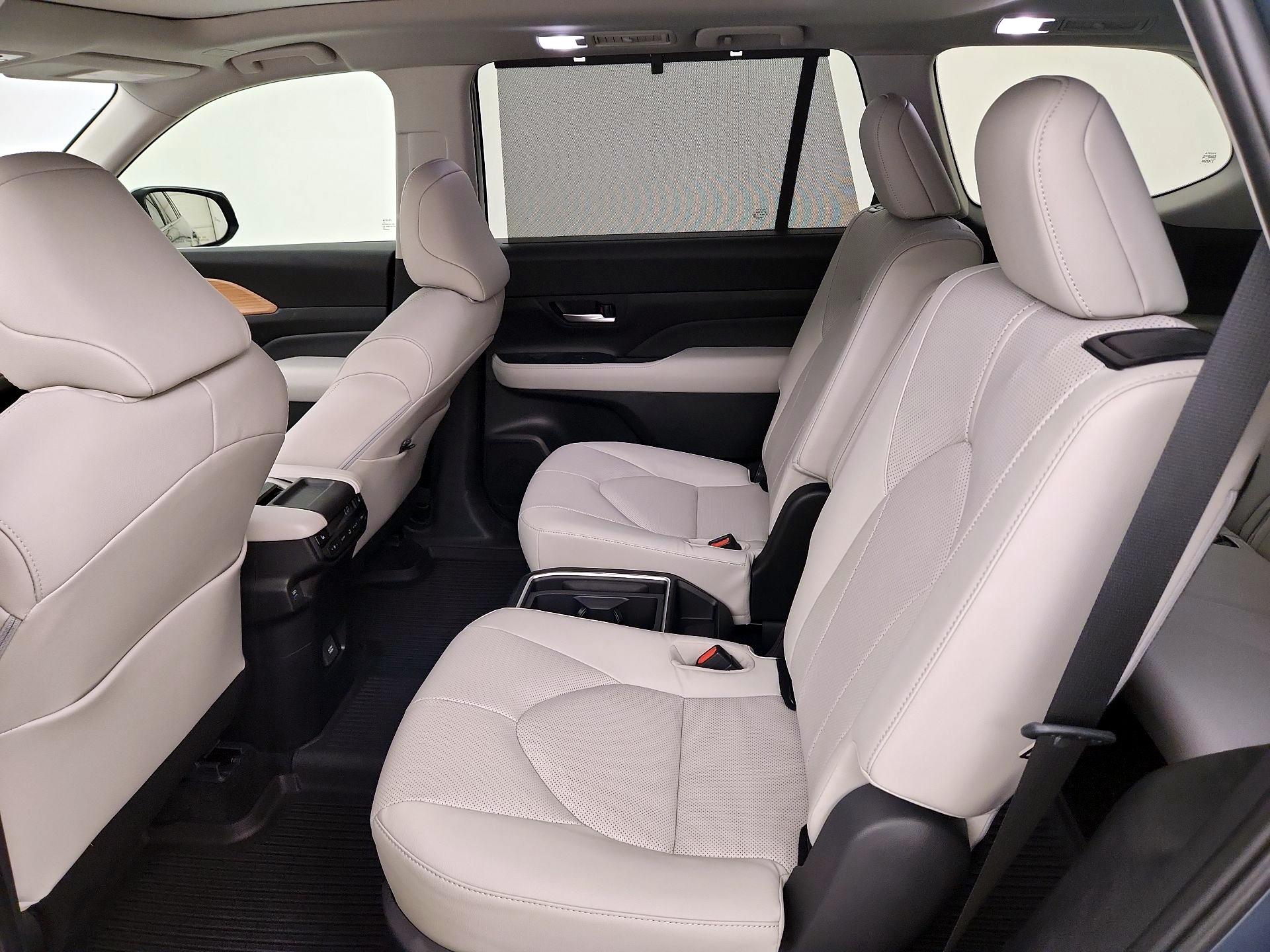 Thumbnail: 2026 Toyota Highlander - 20