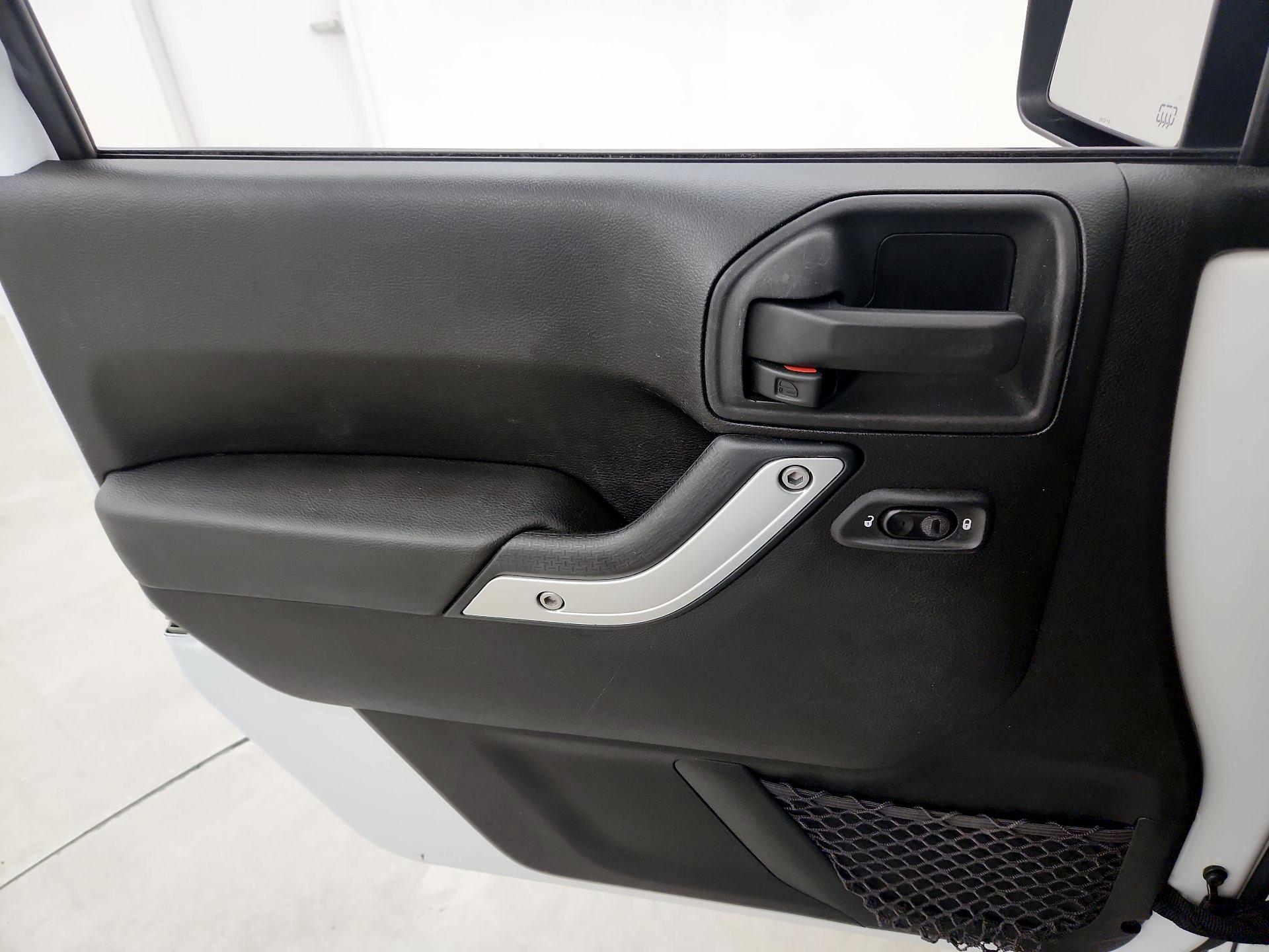 Thumbnail: 2015 Jeep Wrangler - 12