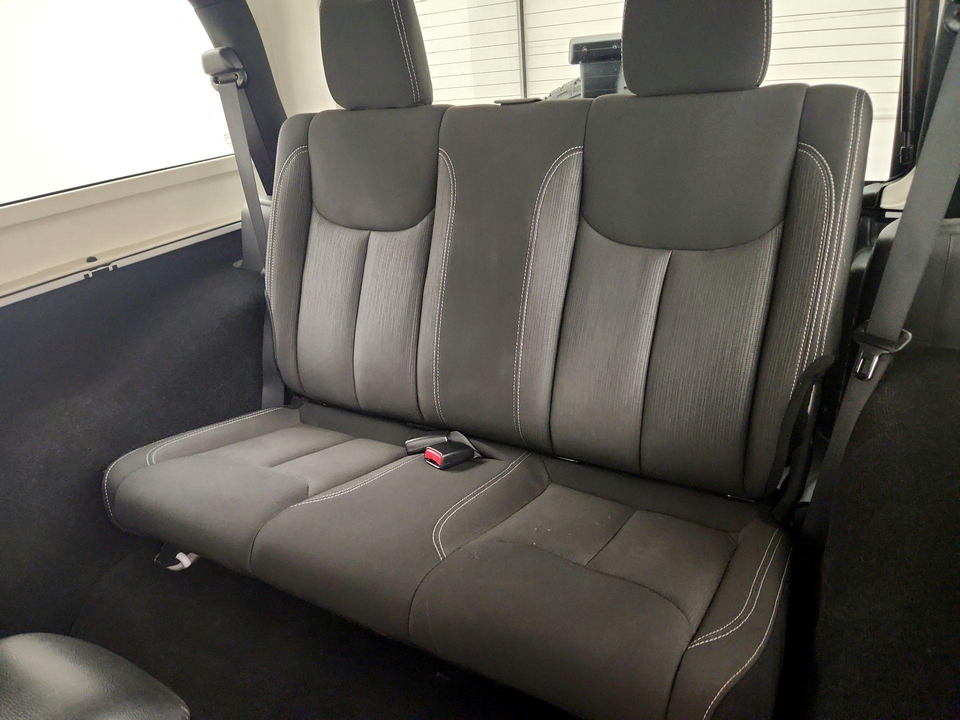 Thumbnail: 2015 Jeep Wrangler - 17