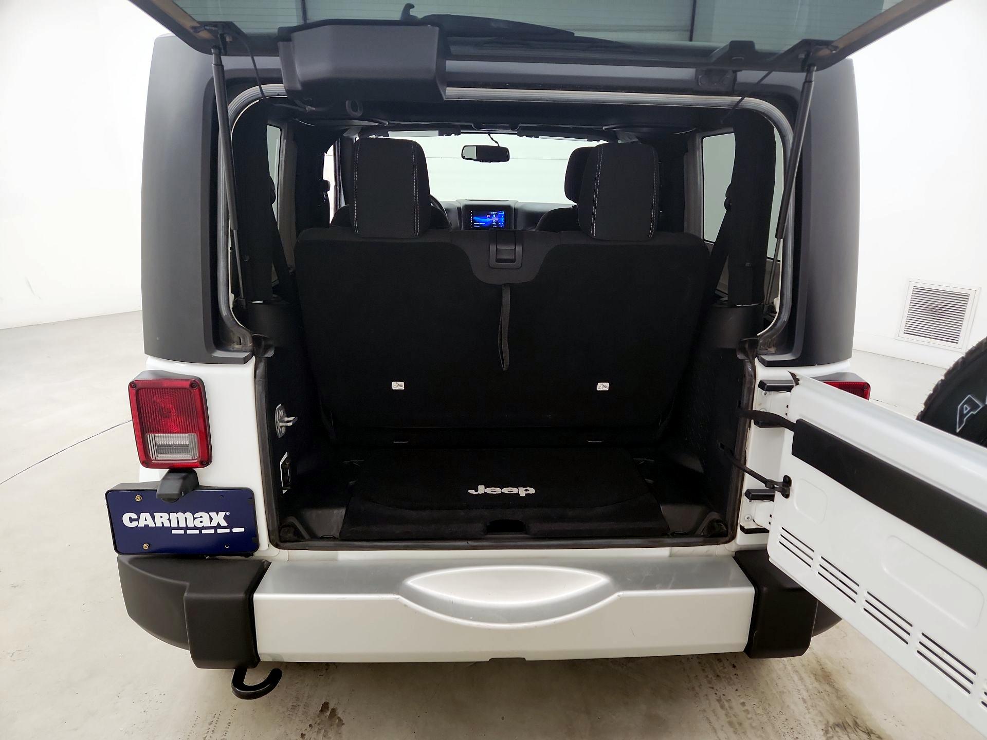 Thumbnail: 2015 Jeep Wrangler - 18