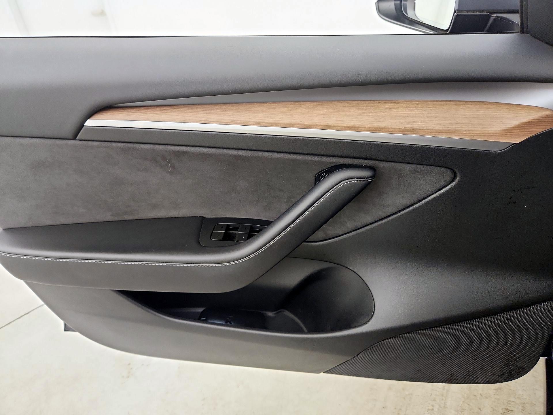 Thumbnail: 2023 Tesla Model 3 - 12