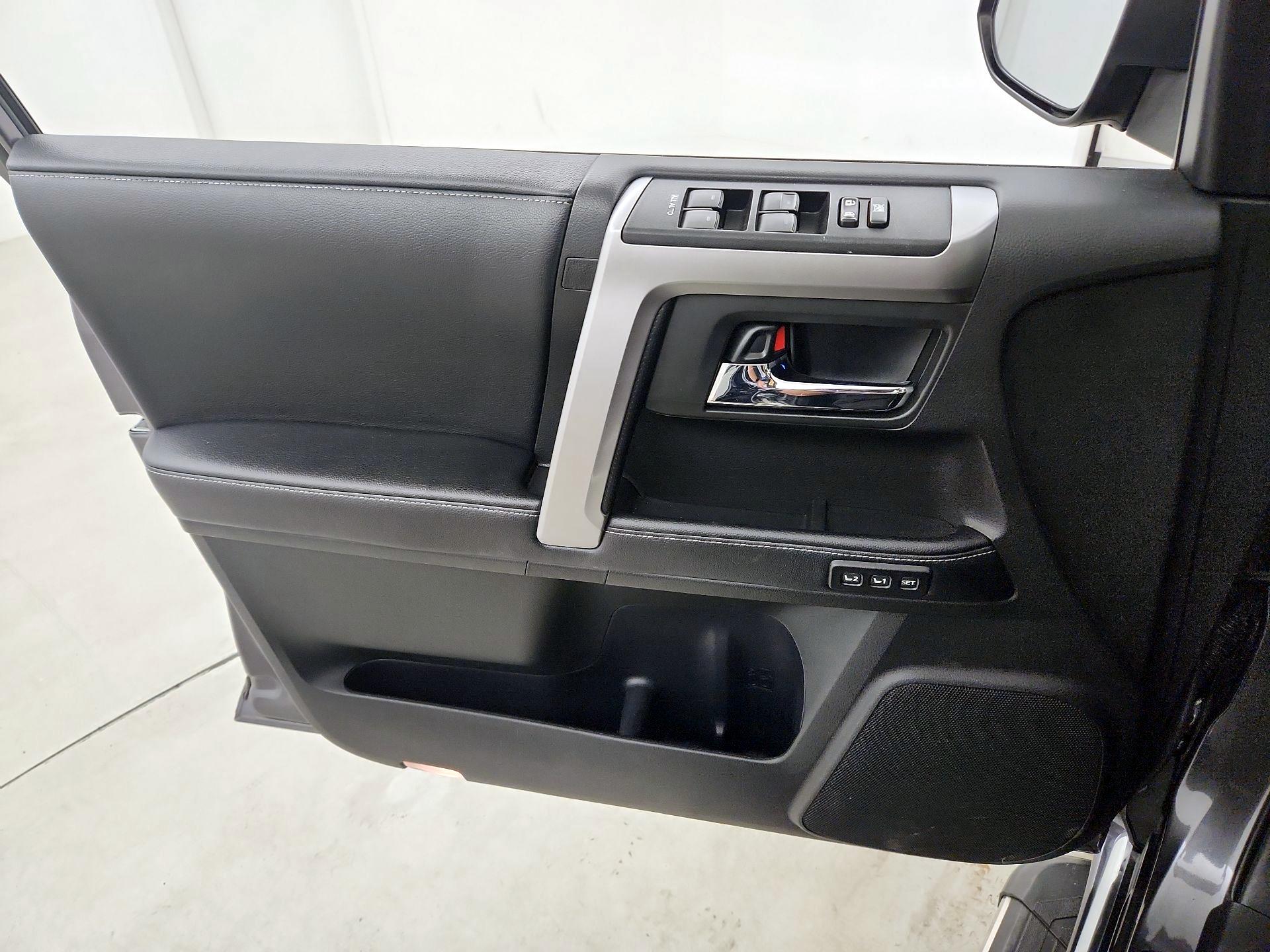 Thumbnail: 2017 Toyota 4Runner - 12