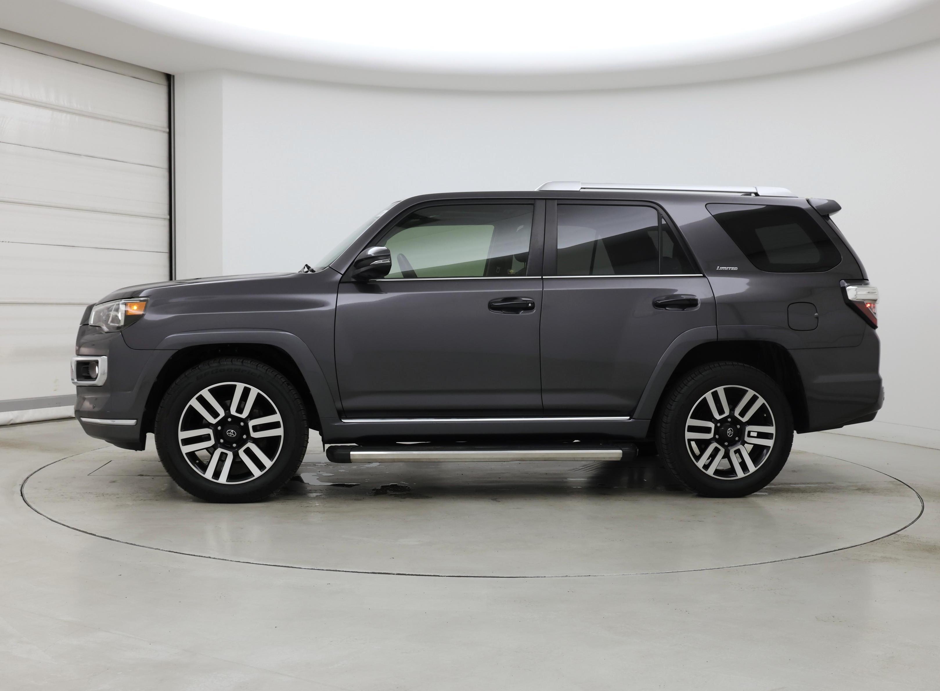 Thumbnail: 2017 Toyota 4Runner - 3