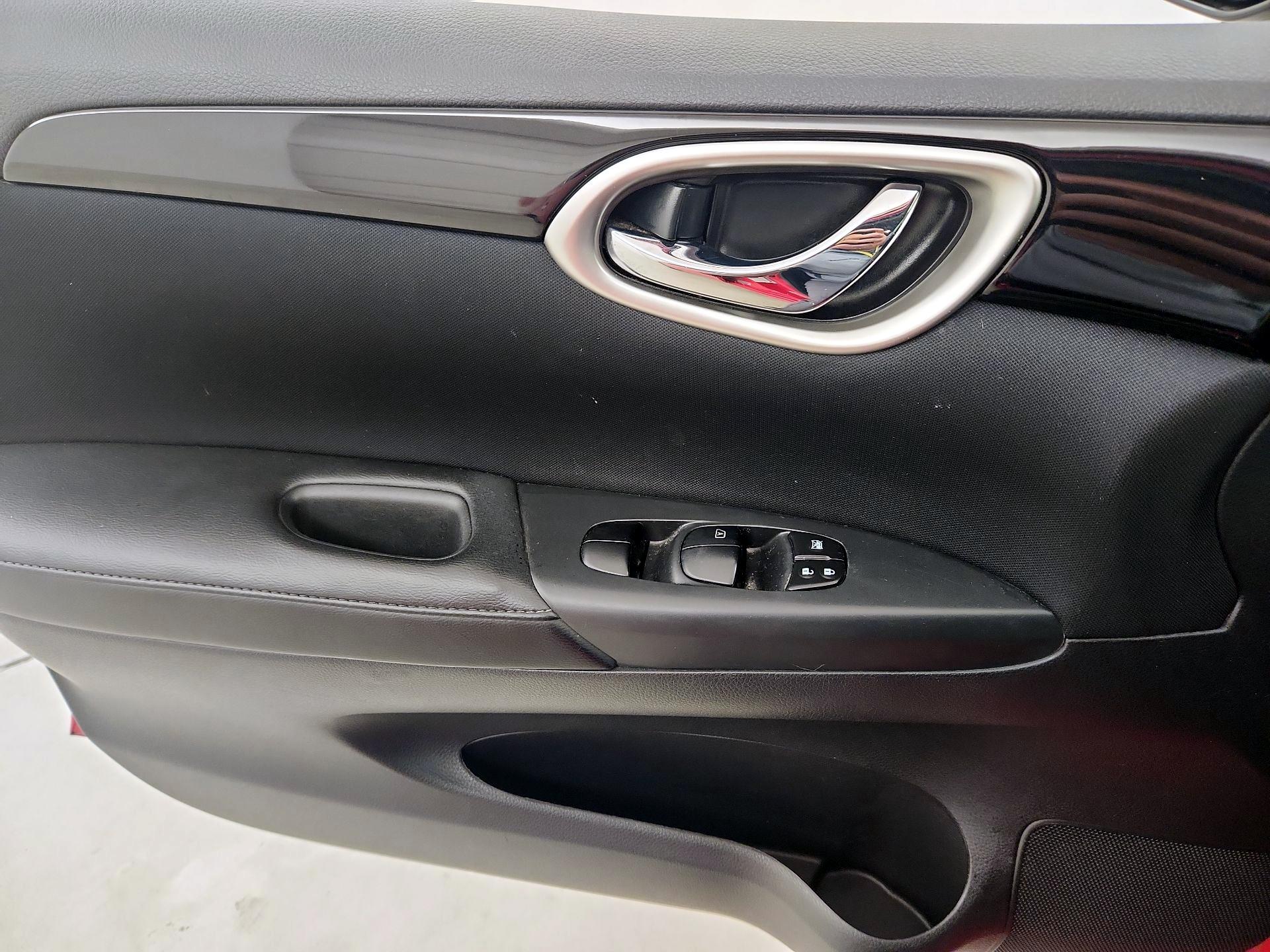 Thumbnail: 2017 Nissan Sentra - 12