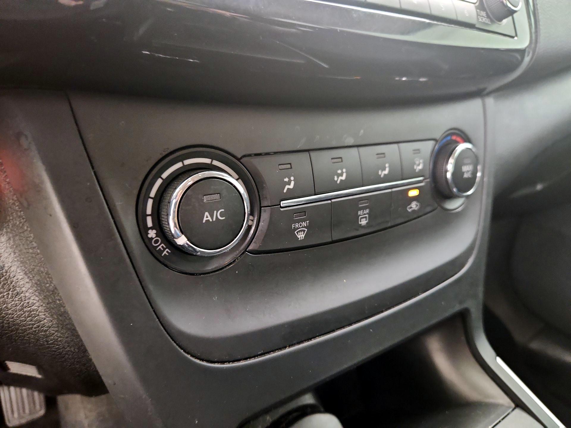 Thumbnail: 2017 Nissan Sentra - 16