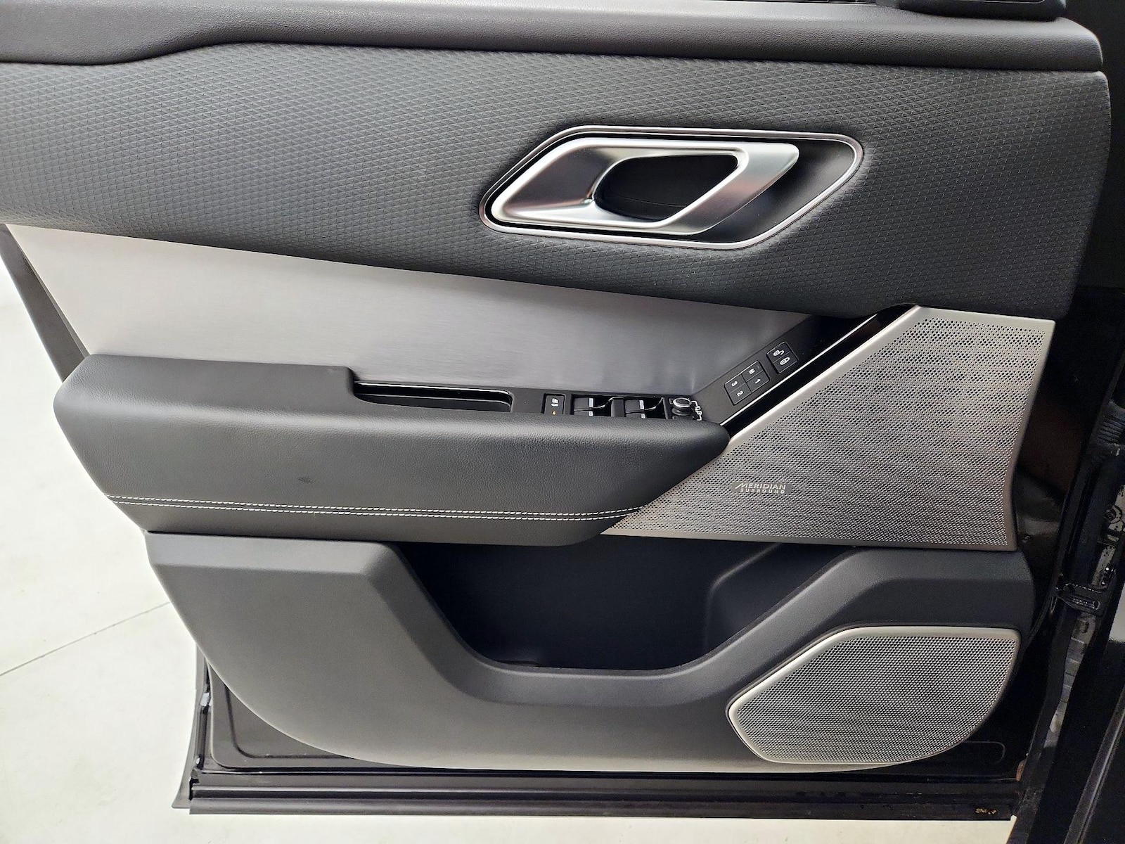 2019 Land Rover Range Rover Velar SE - Photo 13