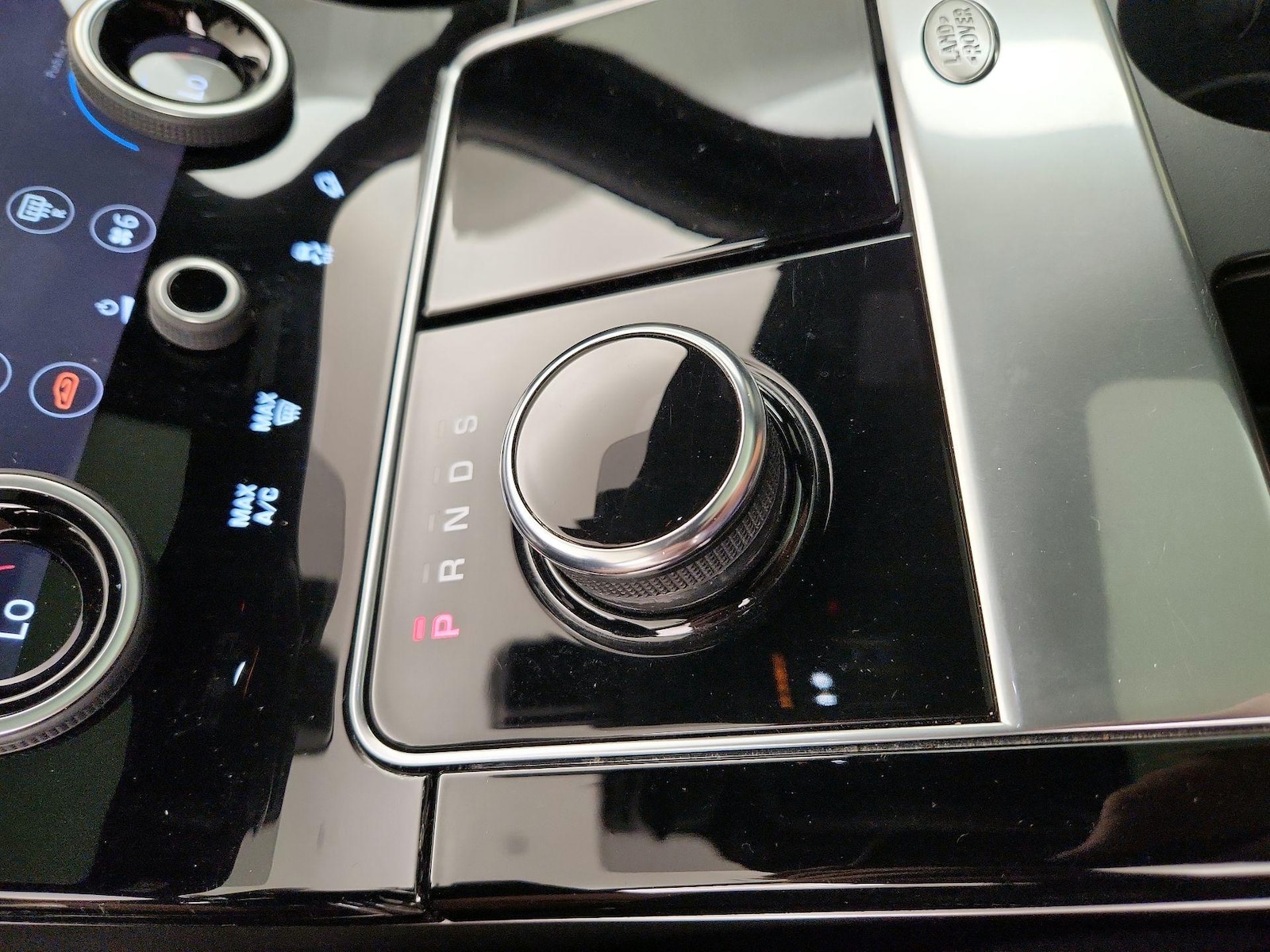 2019 Land Rover Range Rover Velar SE - Photo 19