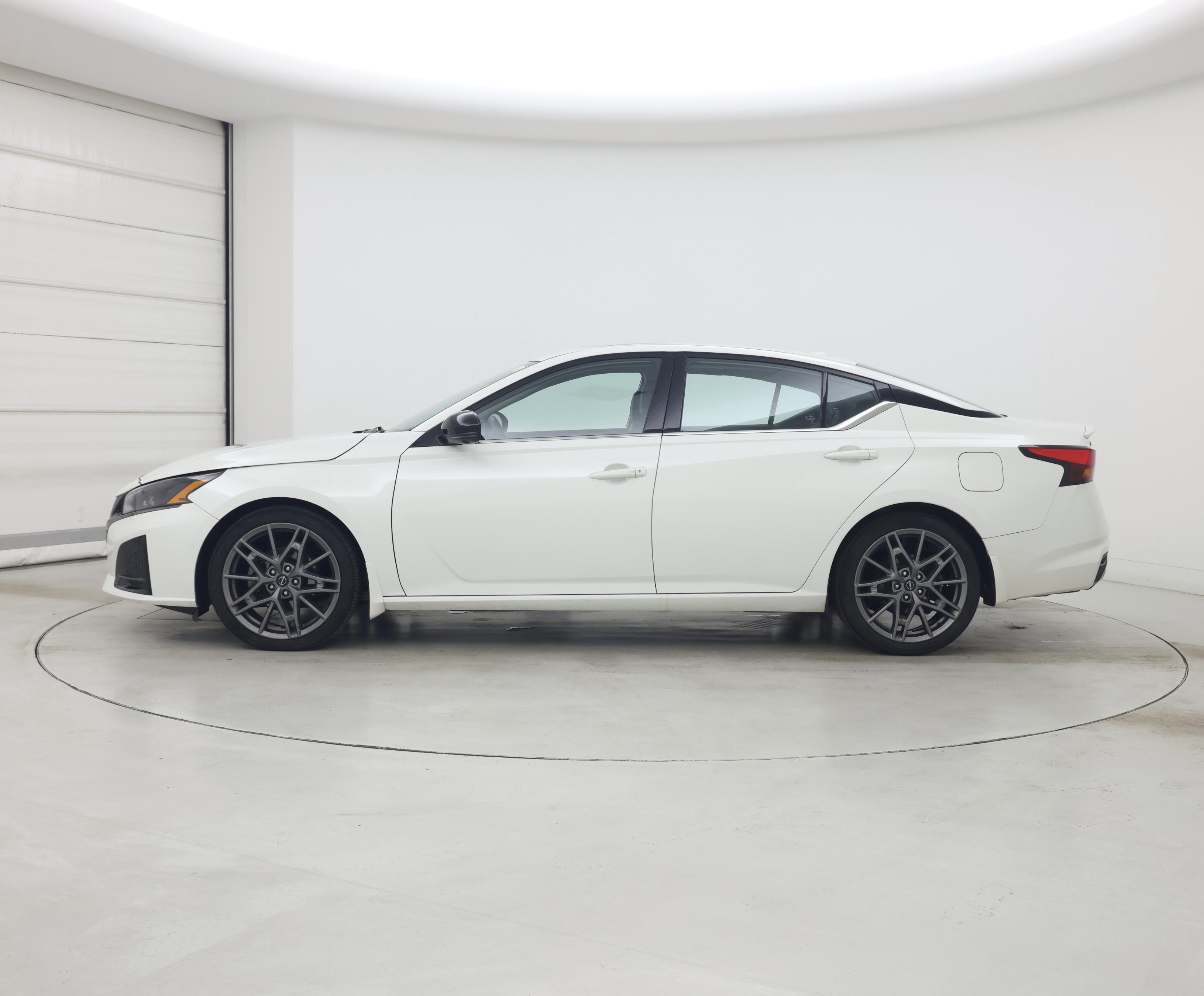 Thumbnail: 2023 Nissan Altima - 3