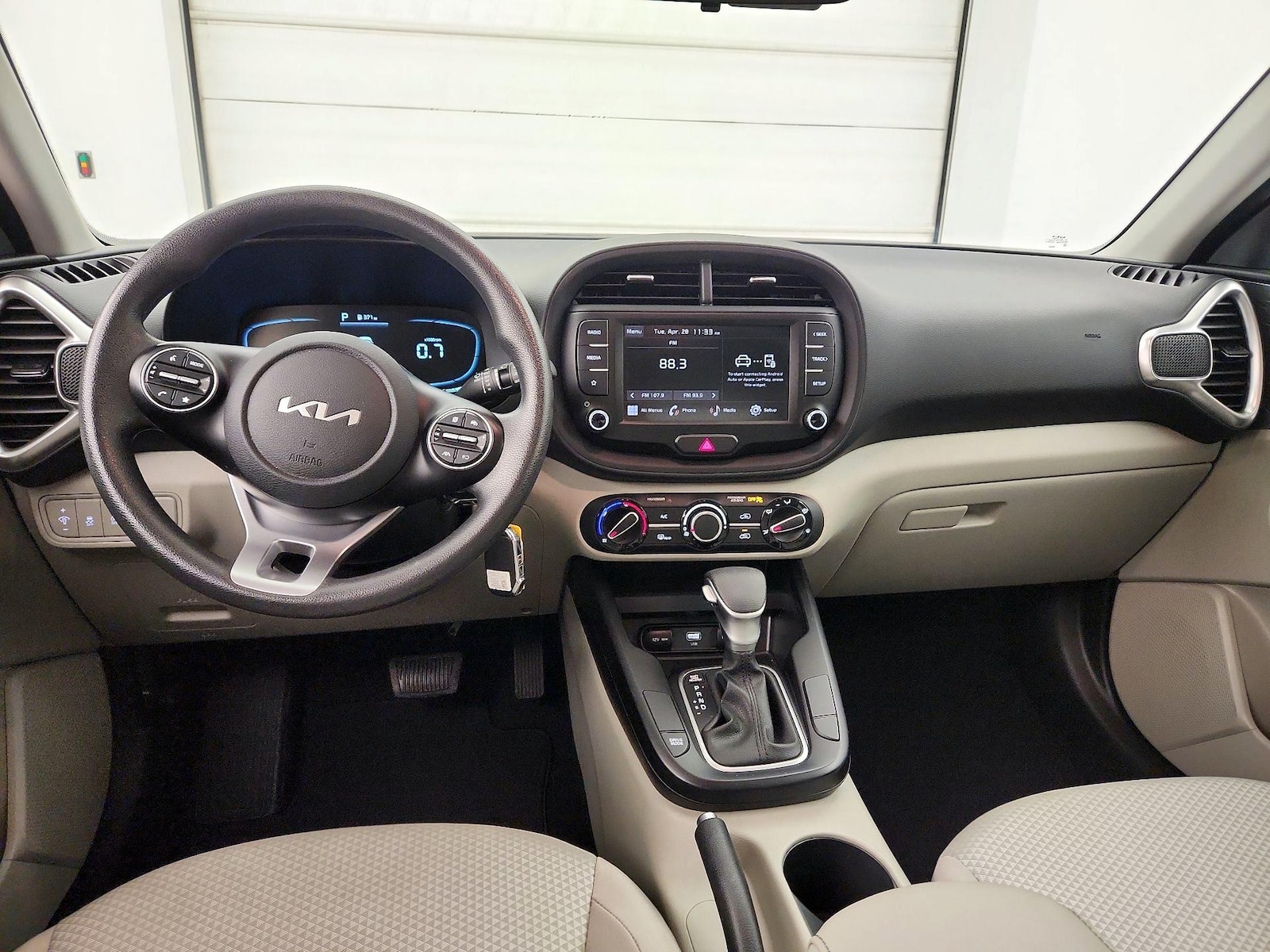 2023 Kia Soul LX - Photo 10