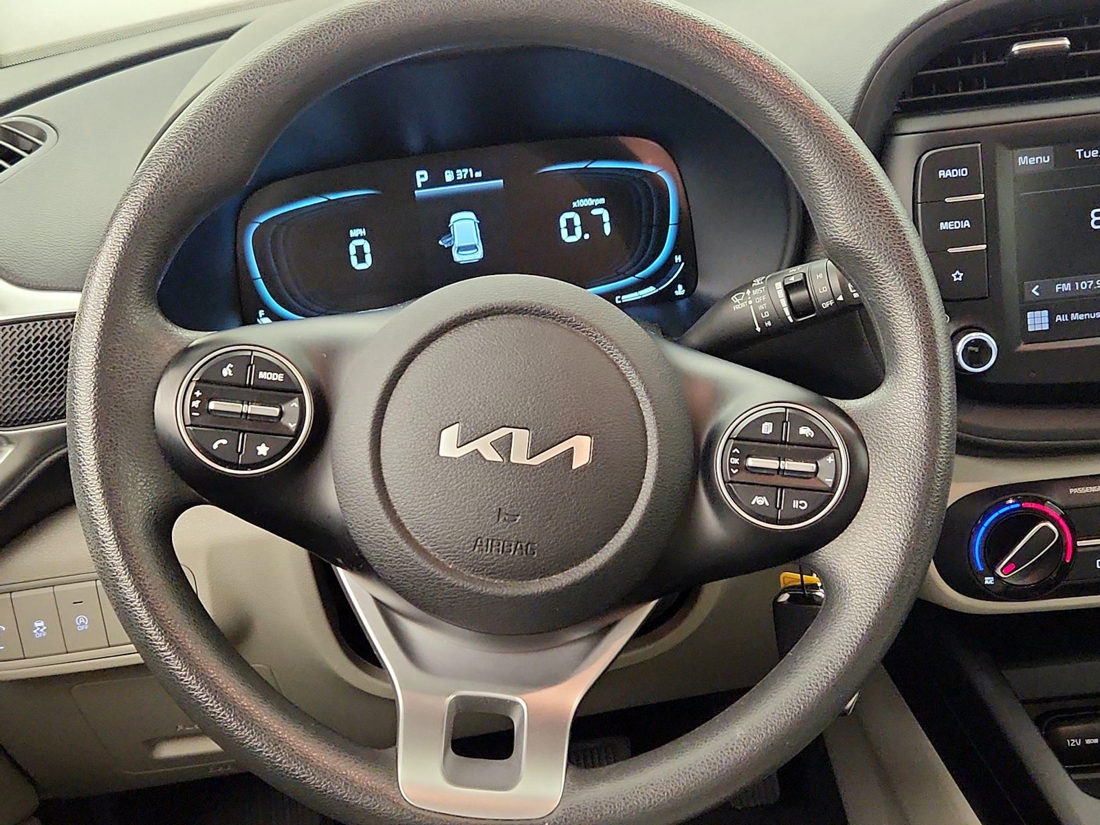 2023 Kia Soul LX - Photo 11