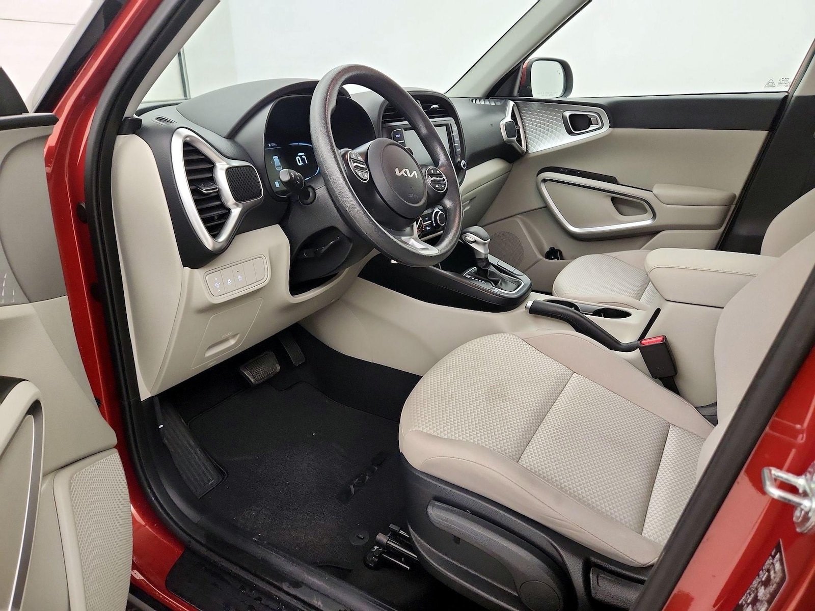 2023 Kia Soul LX - Photo 12