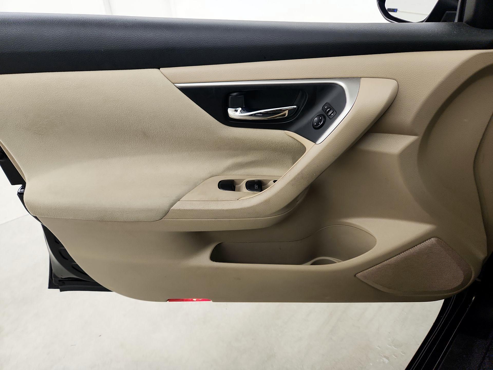 Thumbnail: 2015 Nissan Altima - 12