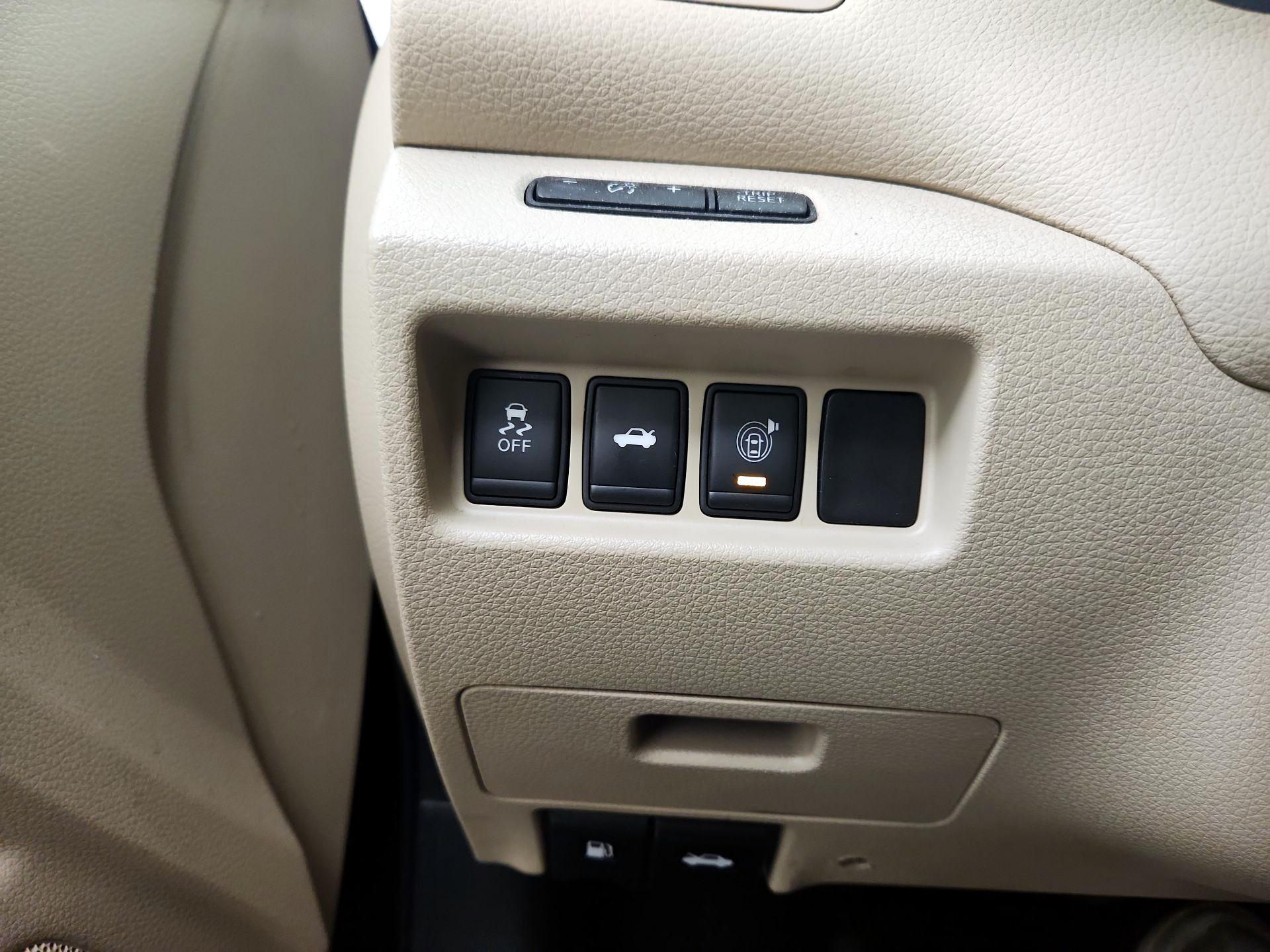 Thumbnail: 2015 Nissan Altima - 13