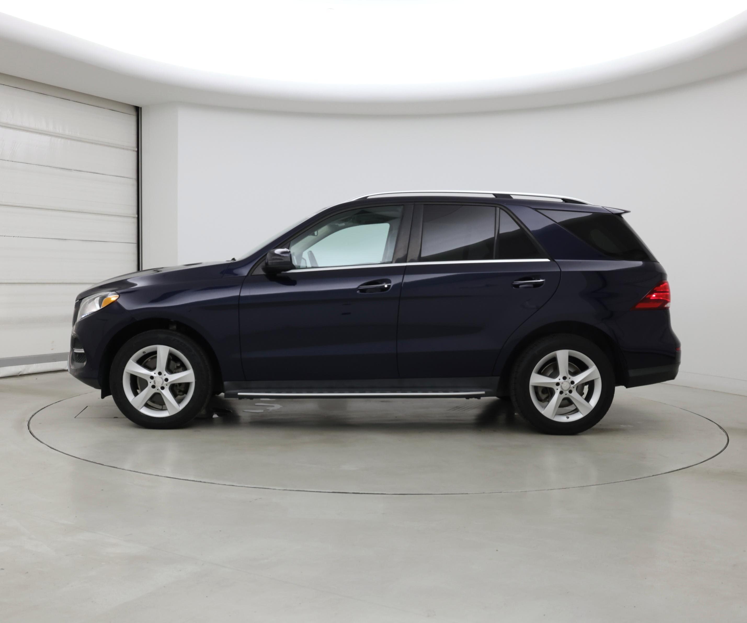 Thumbnail: 2016 Mercedes-Benz GLE - 3