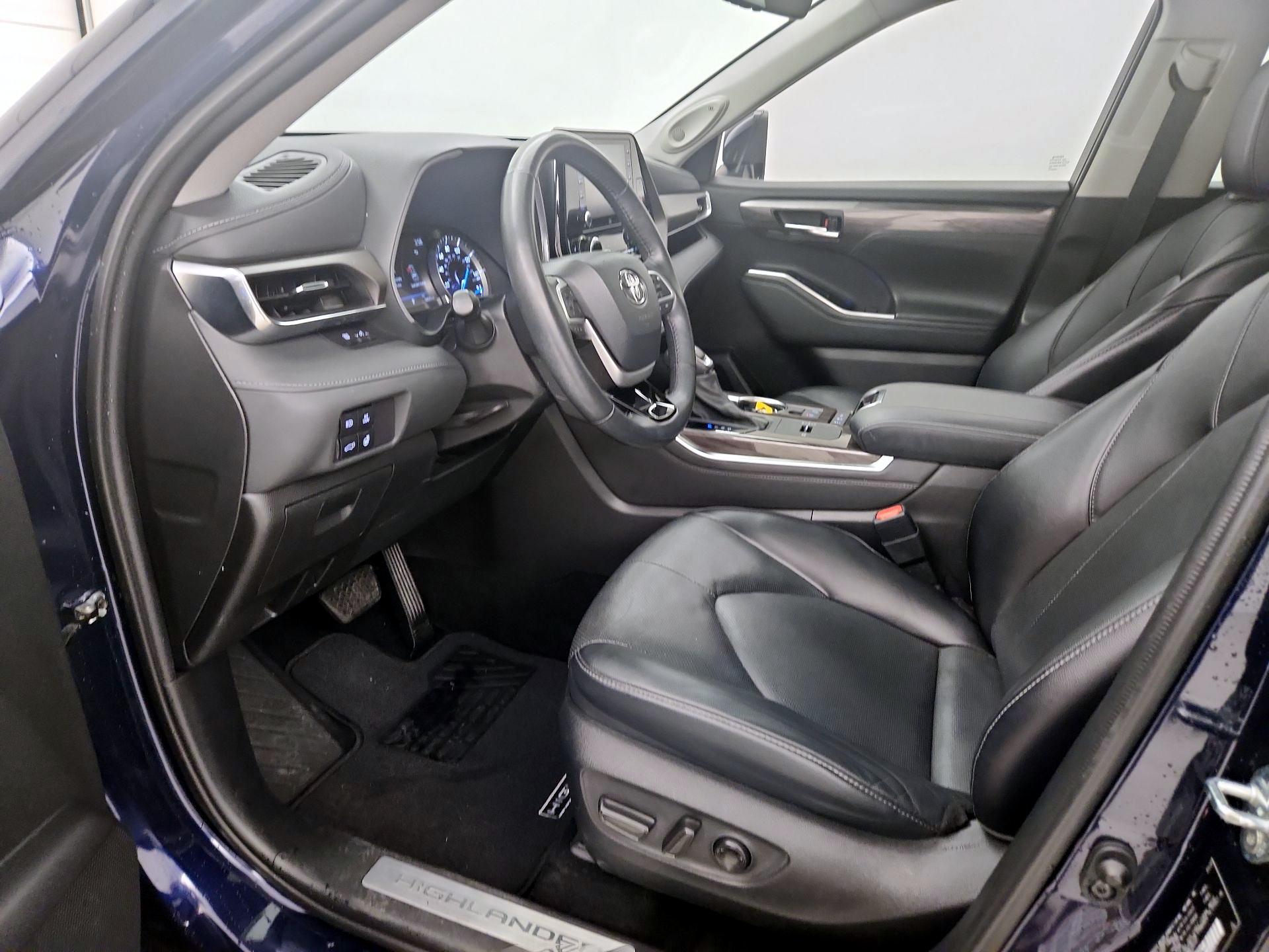 Thumbnail: 2022 Toyota Highlander - 11