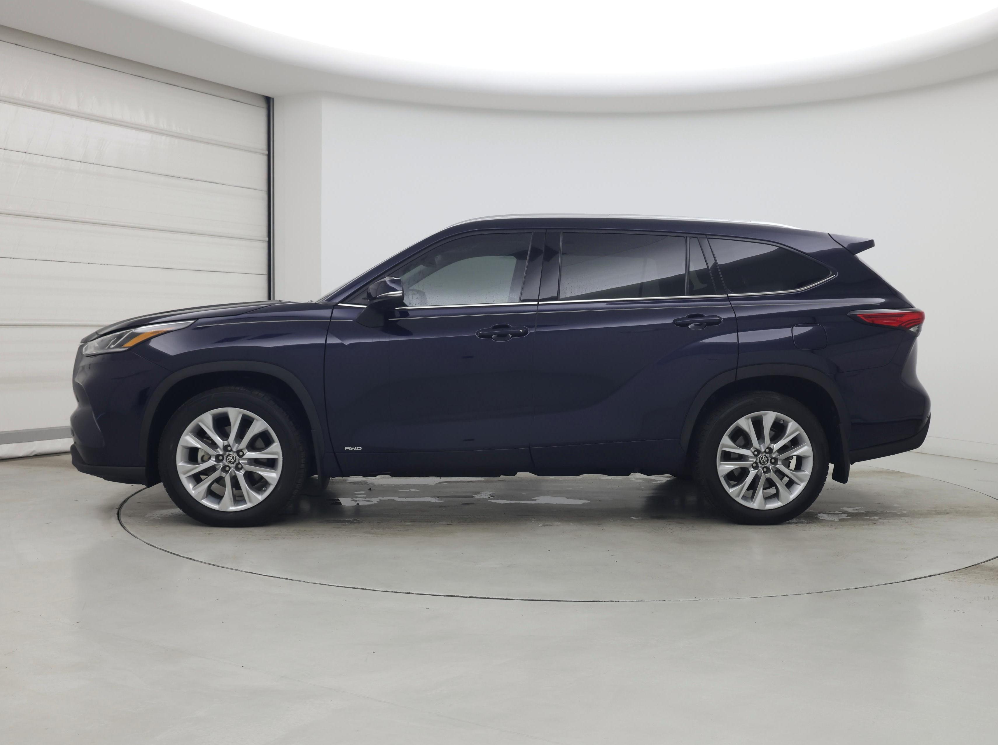 Thumbnail: 2022 Toyota Highlander - 3