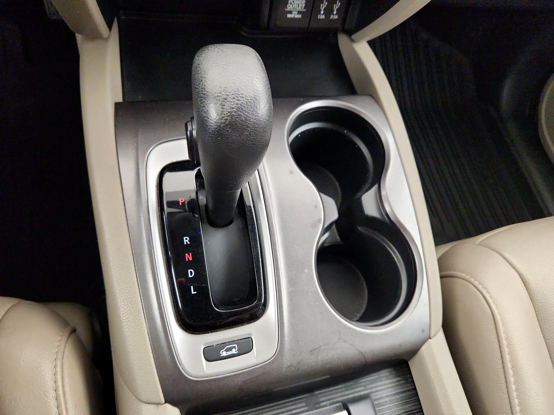 Thumbnail: 2016 Honda Pilot - 15