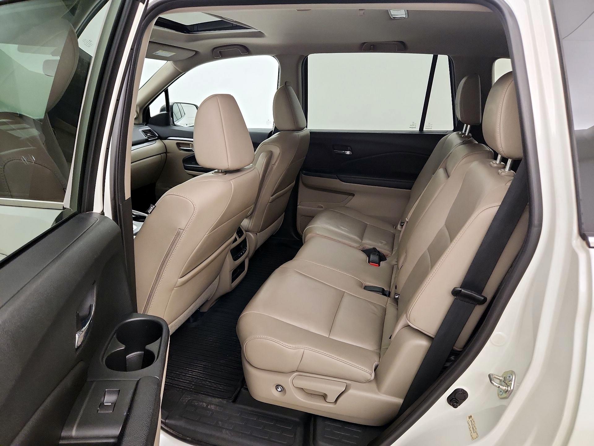 Thumbnail: 2016 Honda Pilot - 18