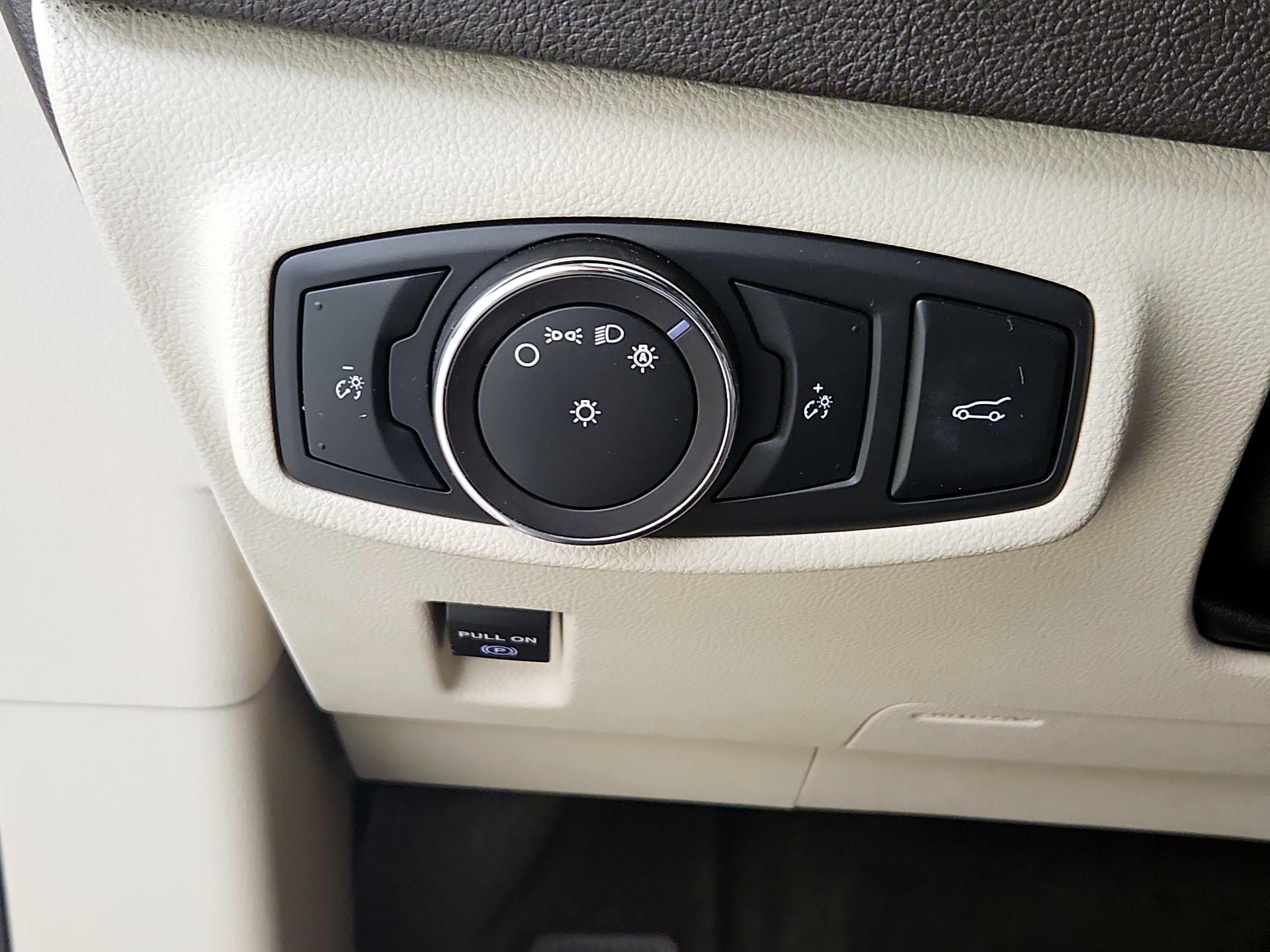 Thumbnail: 2017 Lincoln MKC - 13