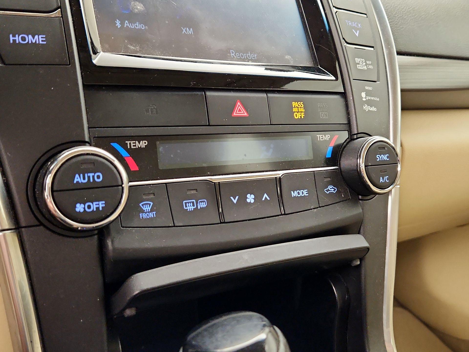 Thumbnail: 2015 Toyota Camry - 16