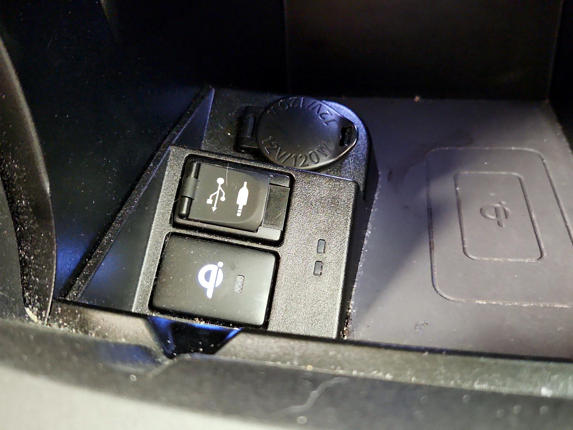 Thumbnail: 2015 Toyota Camry - 18