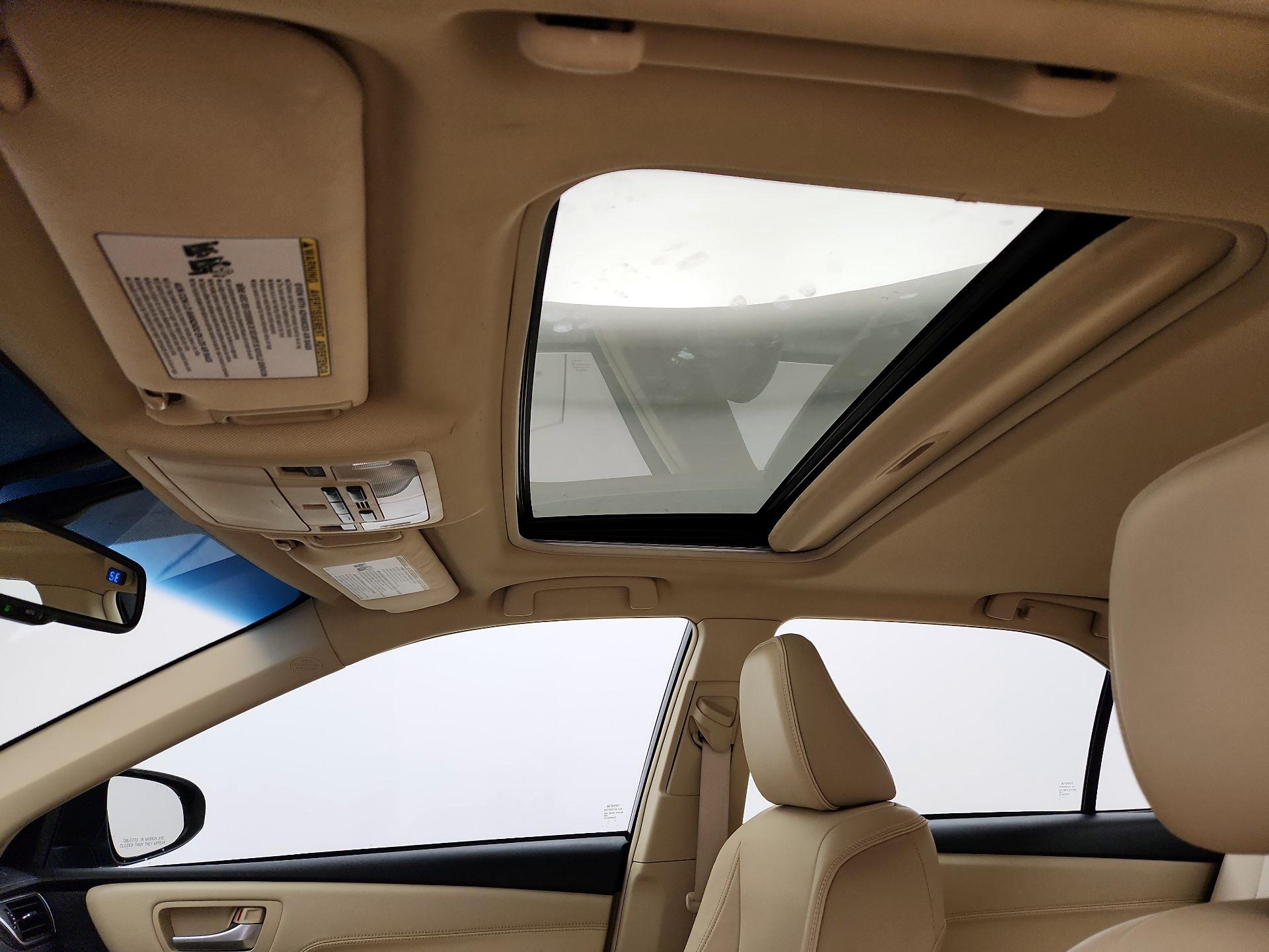 Thumbnail: 2015 Toyota Camry - 19