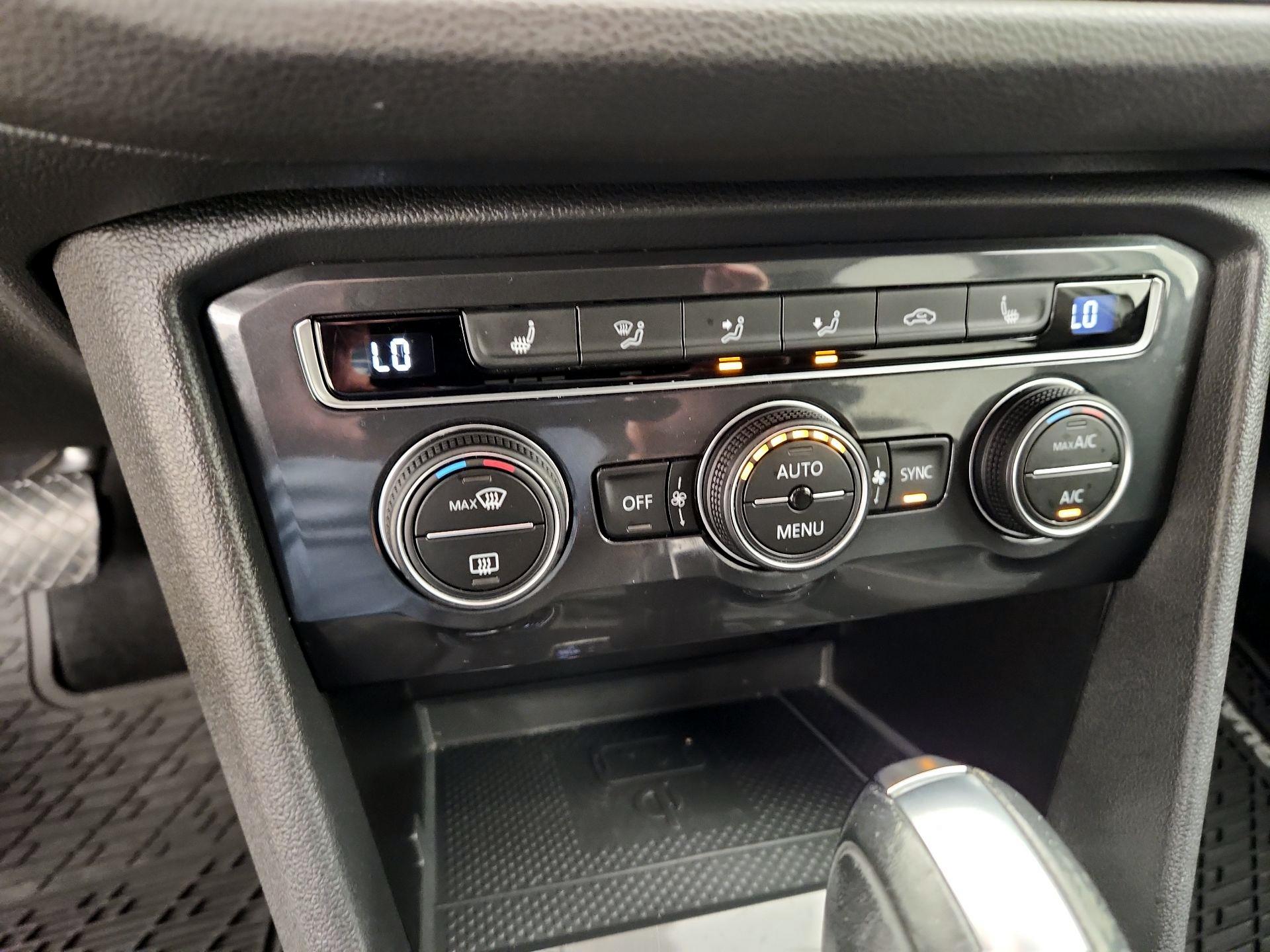 Thumbnail: 2021 Volkswagen Tiguan - 16